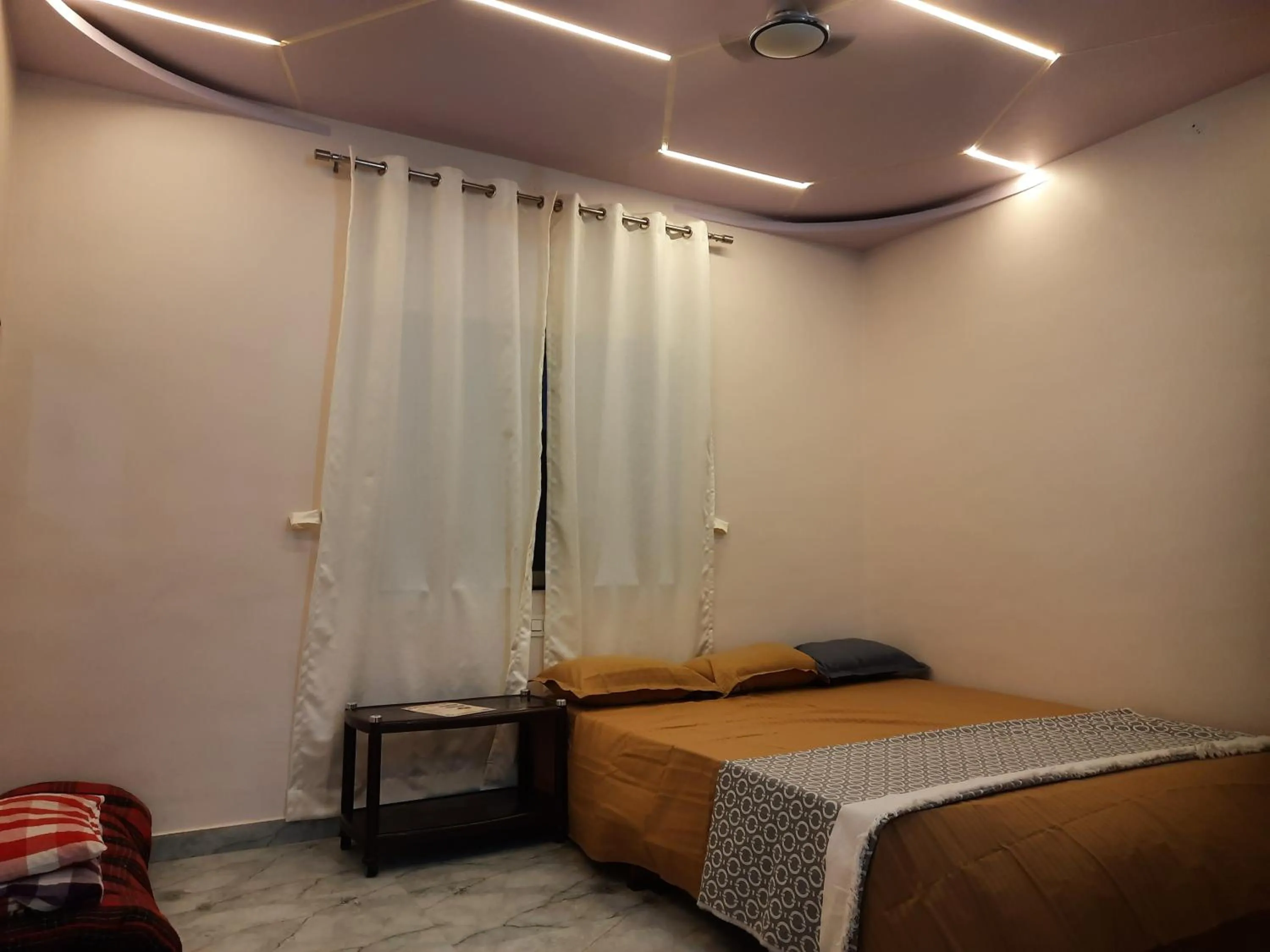 Bed in Shriguru Guest House Akkalkot