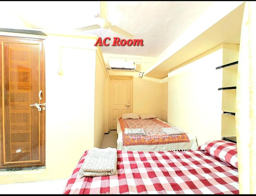 Bed in Shriguru Guest House Akkalkot