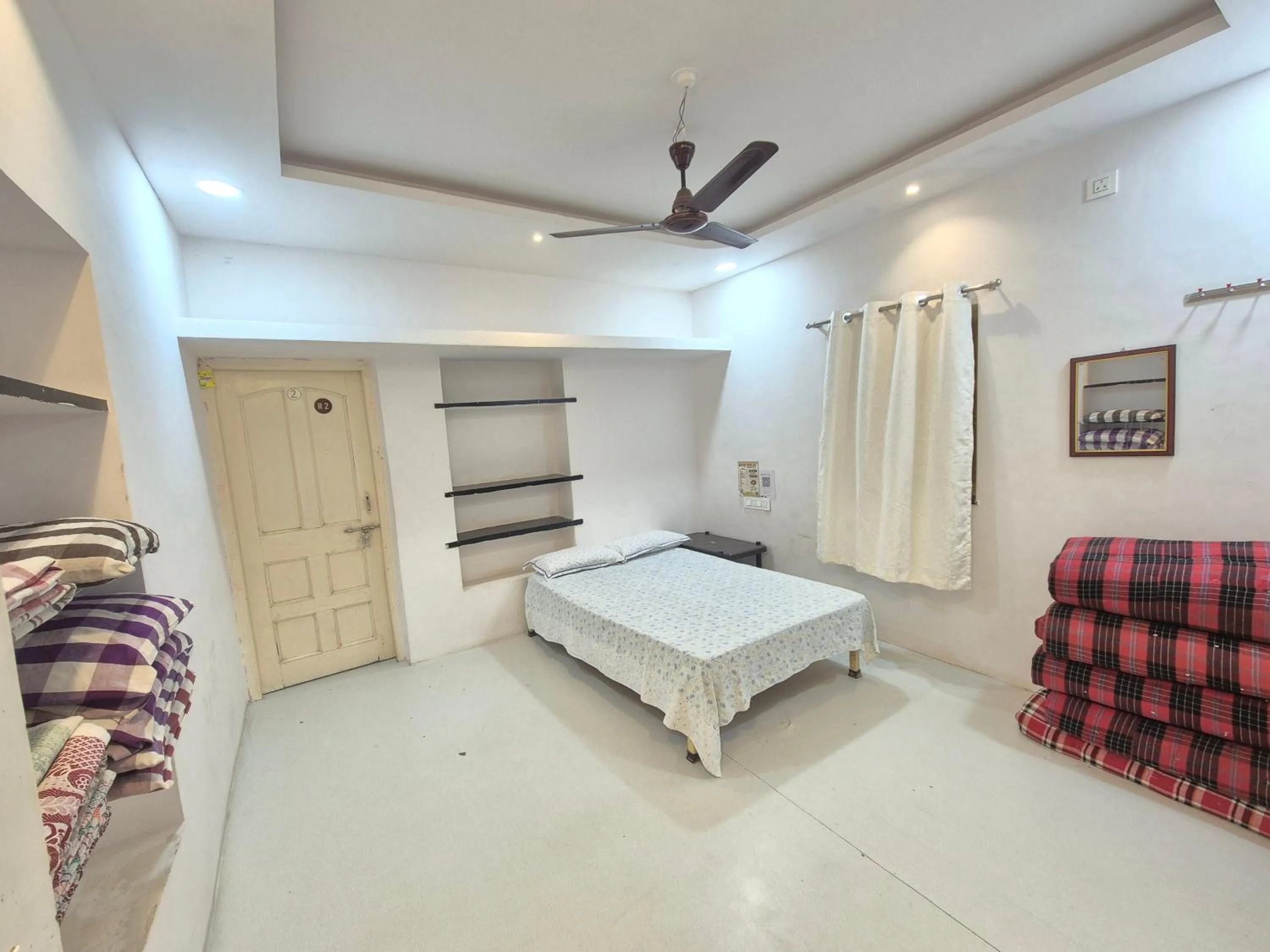 Property building, Bed in Shriguru Guest House Akkalkot