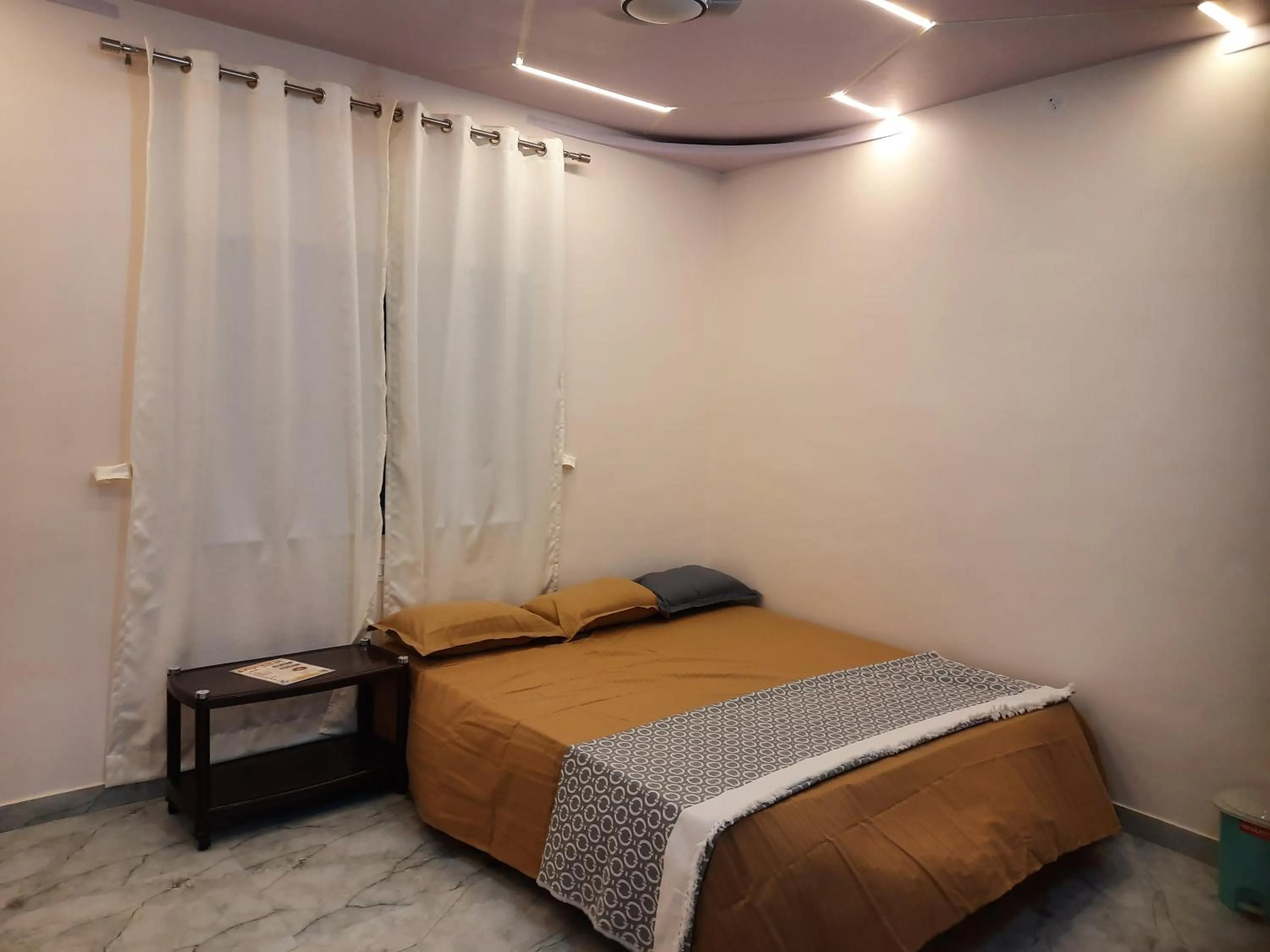 Bed in Shriguru Guest House Akkalkot