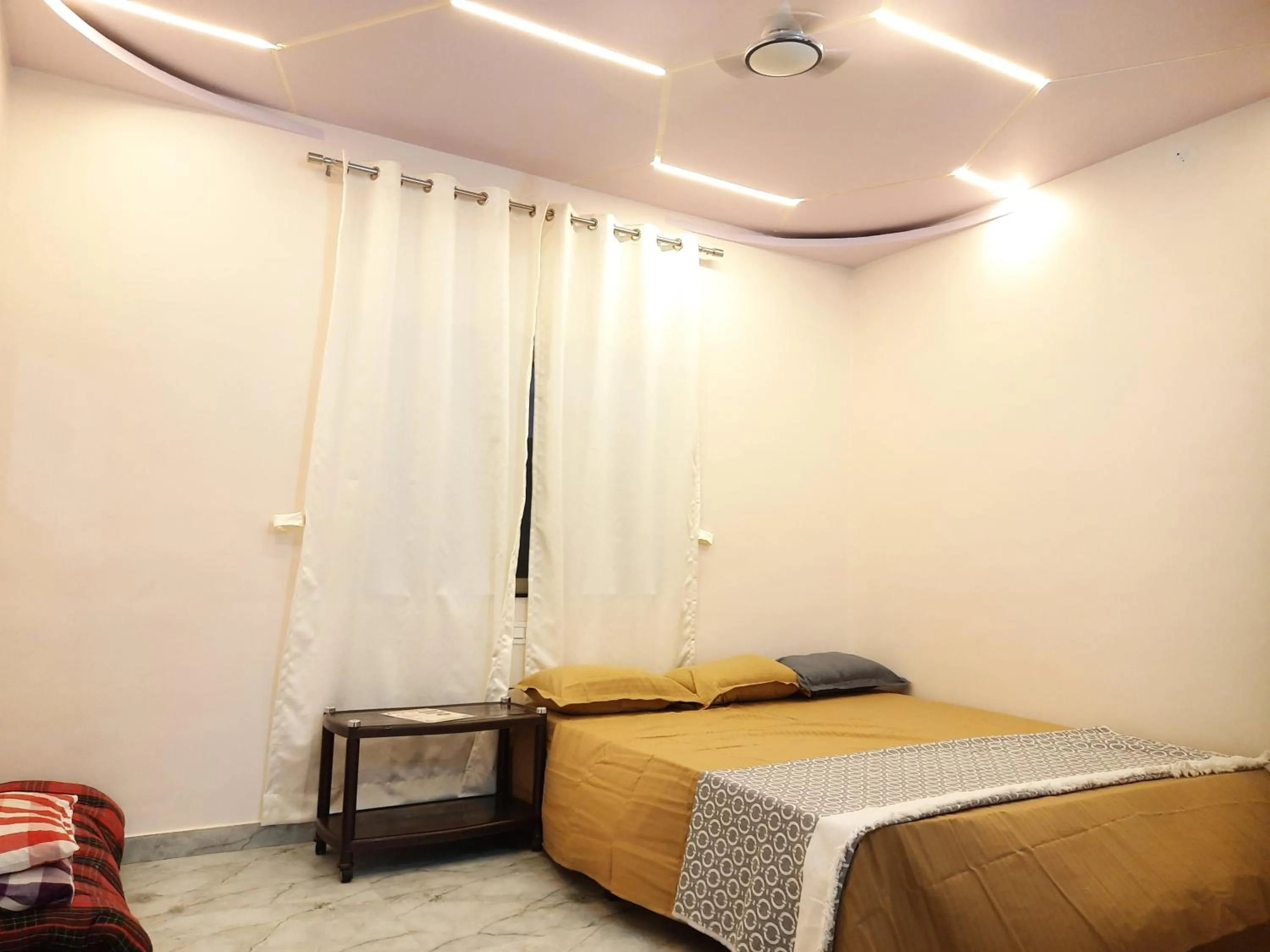 Bed in Shriguru Guest House Akkalkot