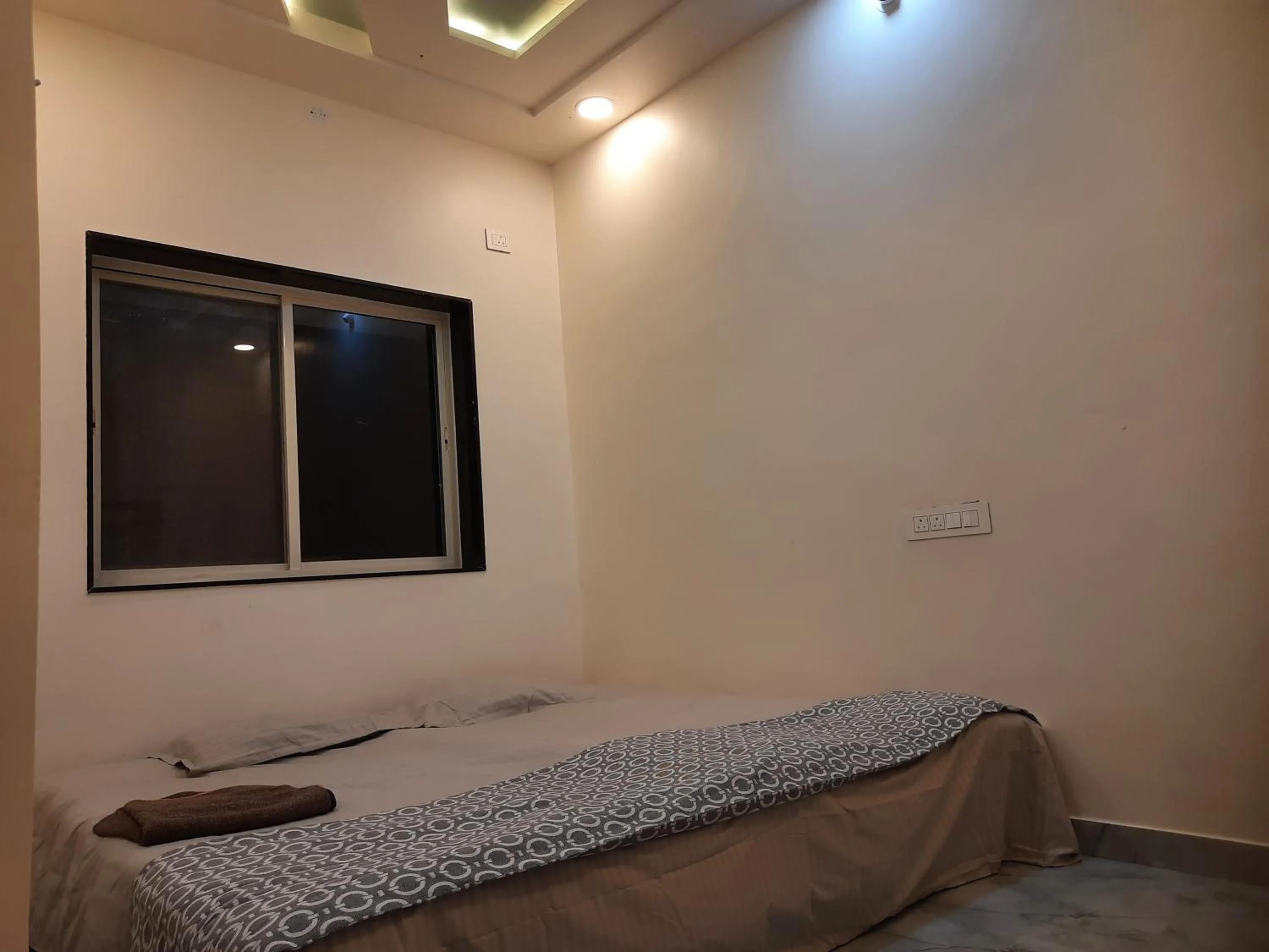 Bed in Shriguru Guest House Akkalkot