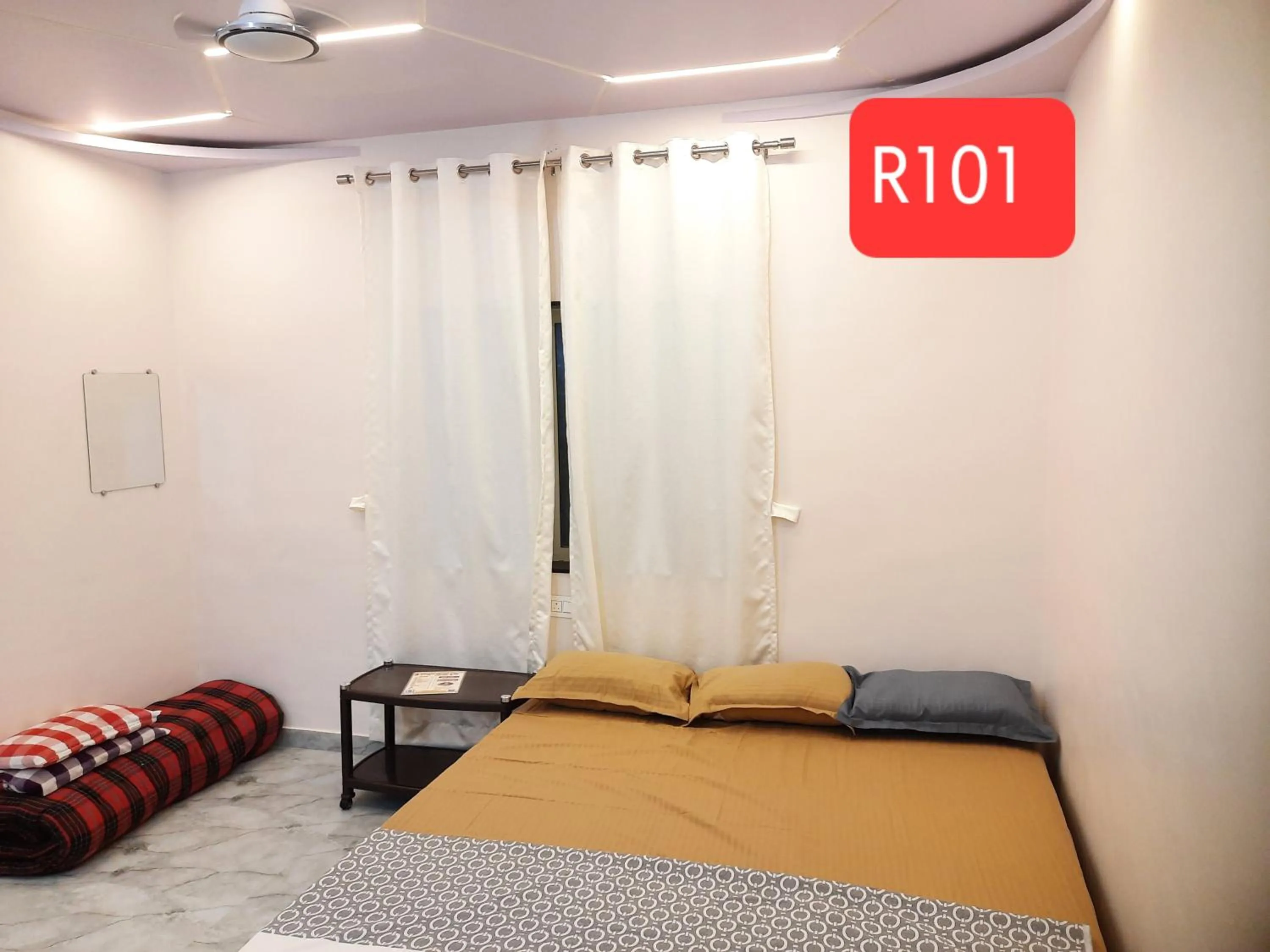 Bed in Shriguru Guest House Akkalkot