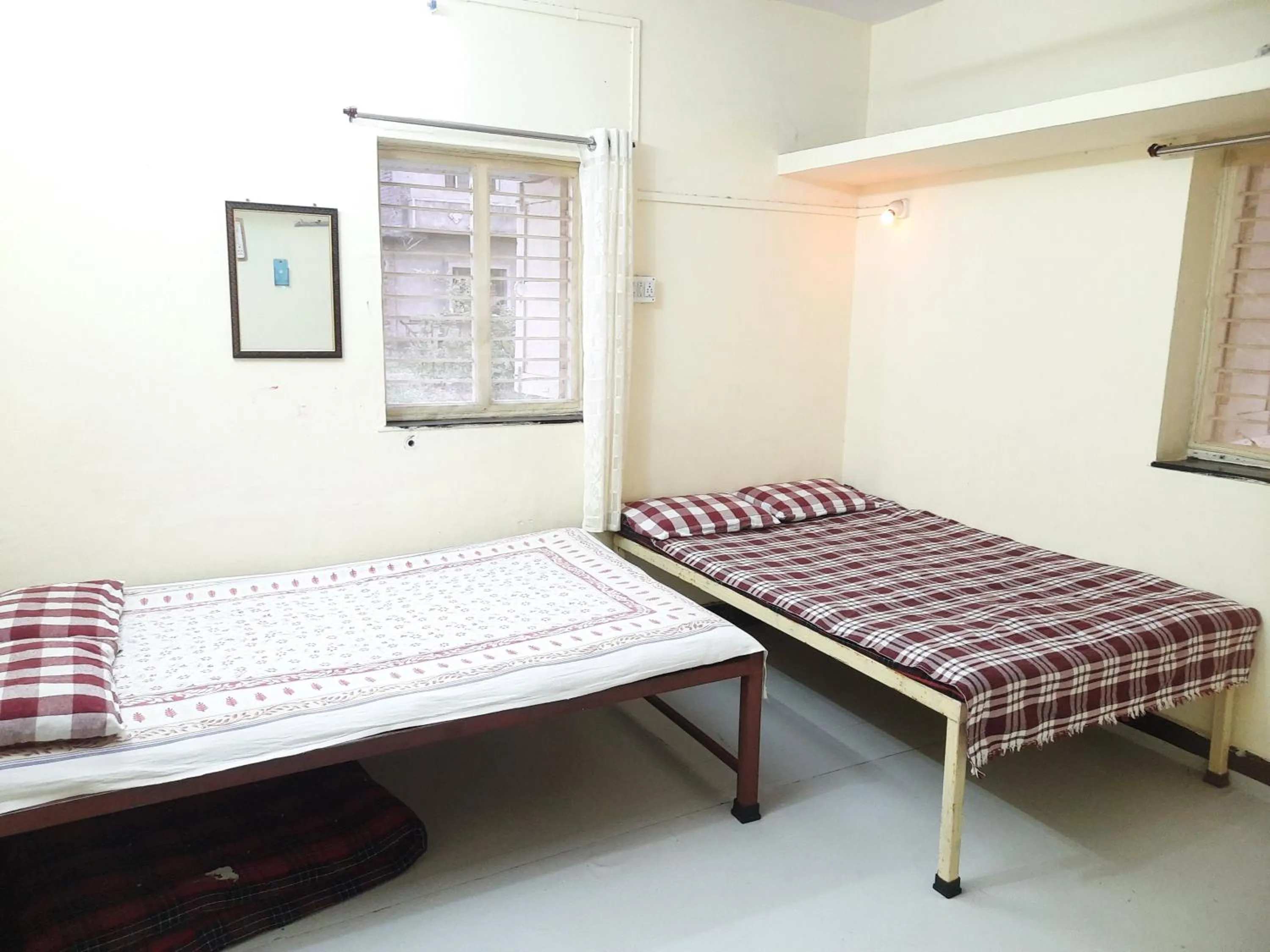 Bed in Shriguru Guest House Akkalkot