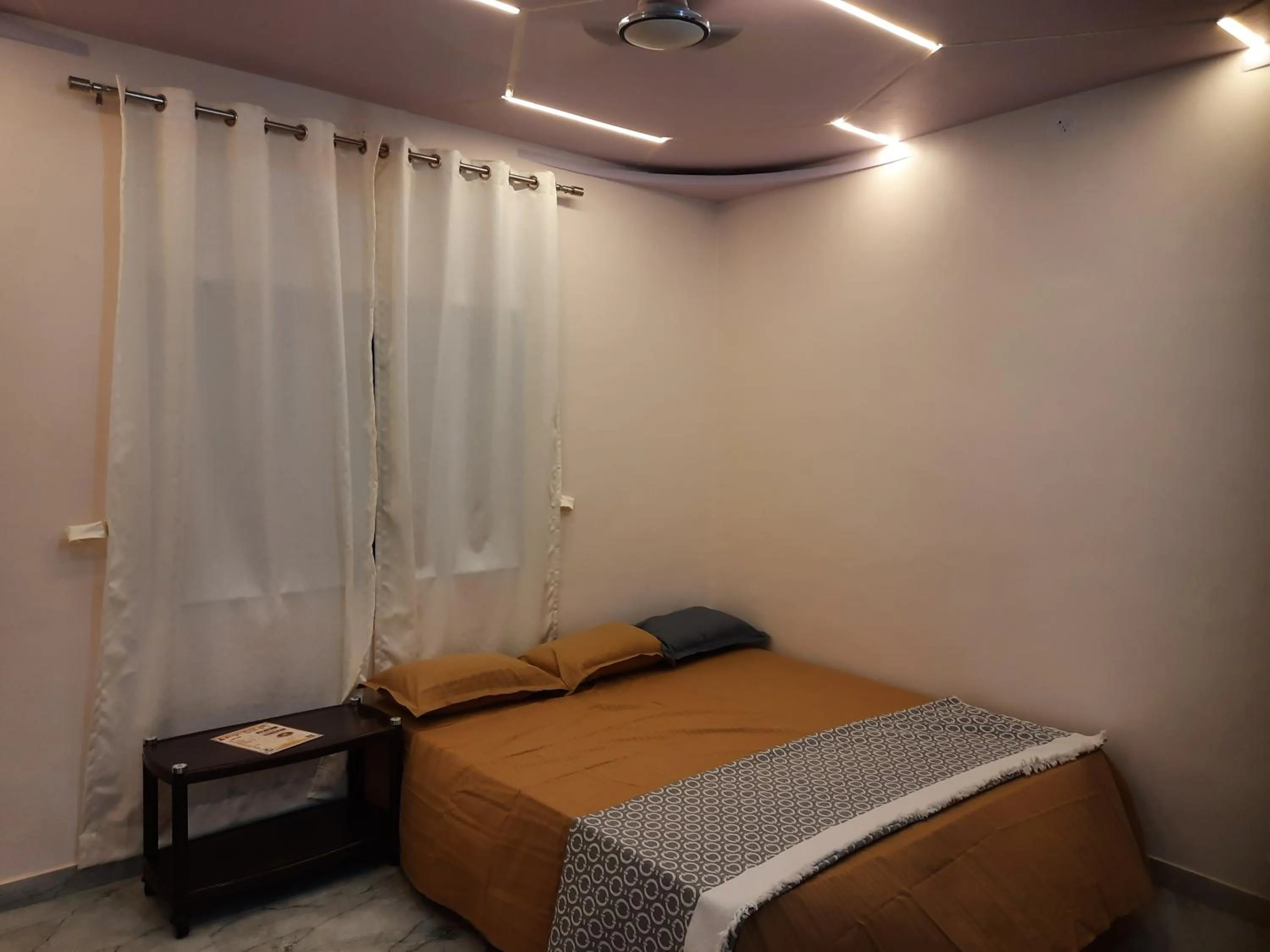 Bed in Shriguru Guest House Akkalkot