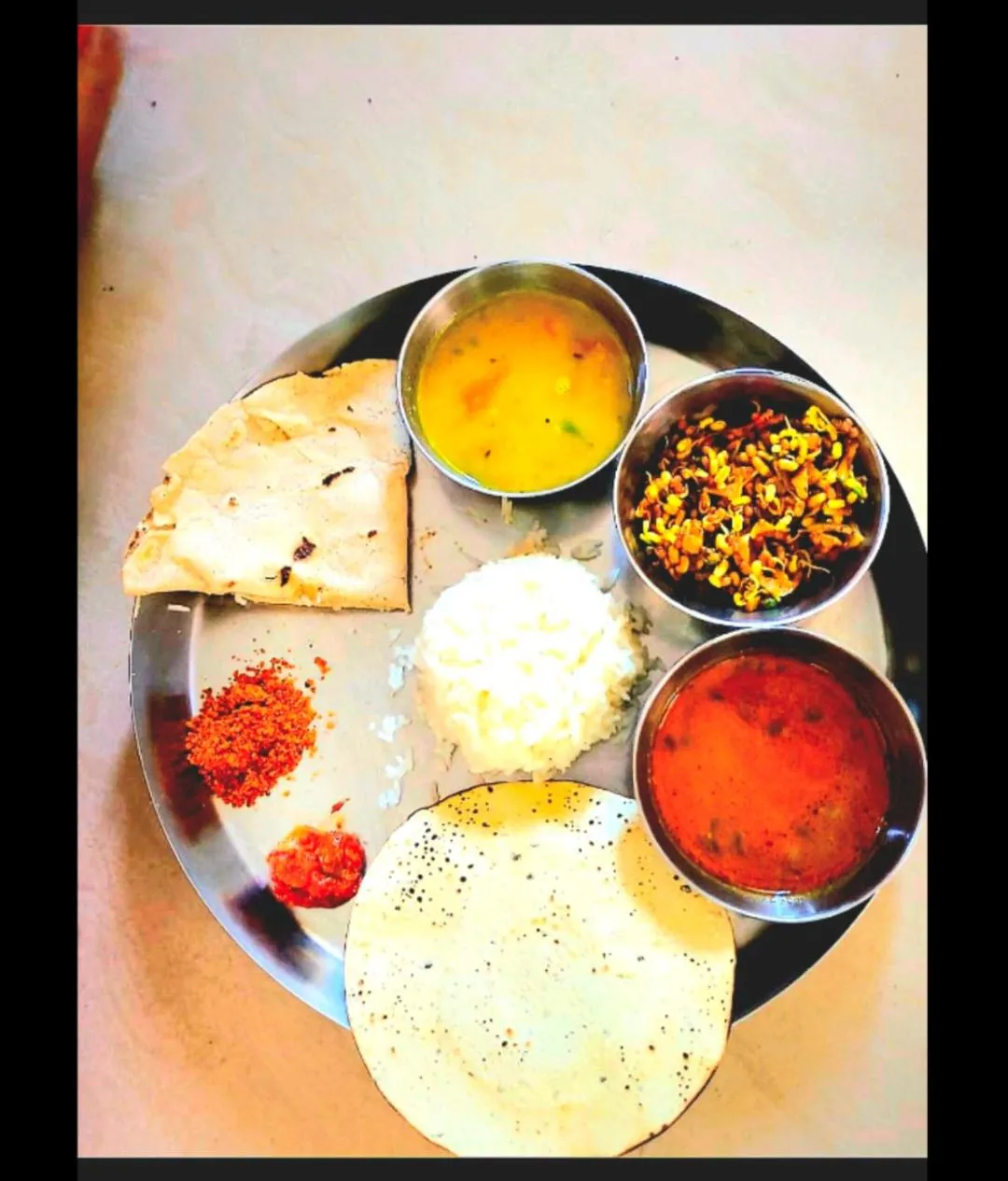 Food and drinks in Shriguru Guest House Akkalkot