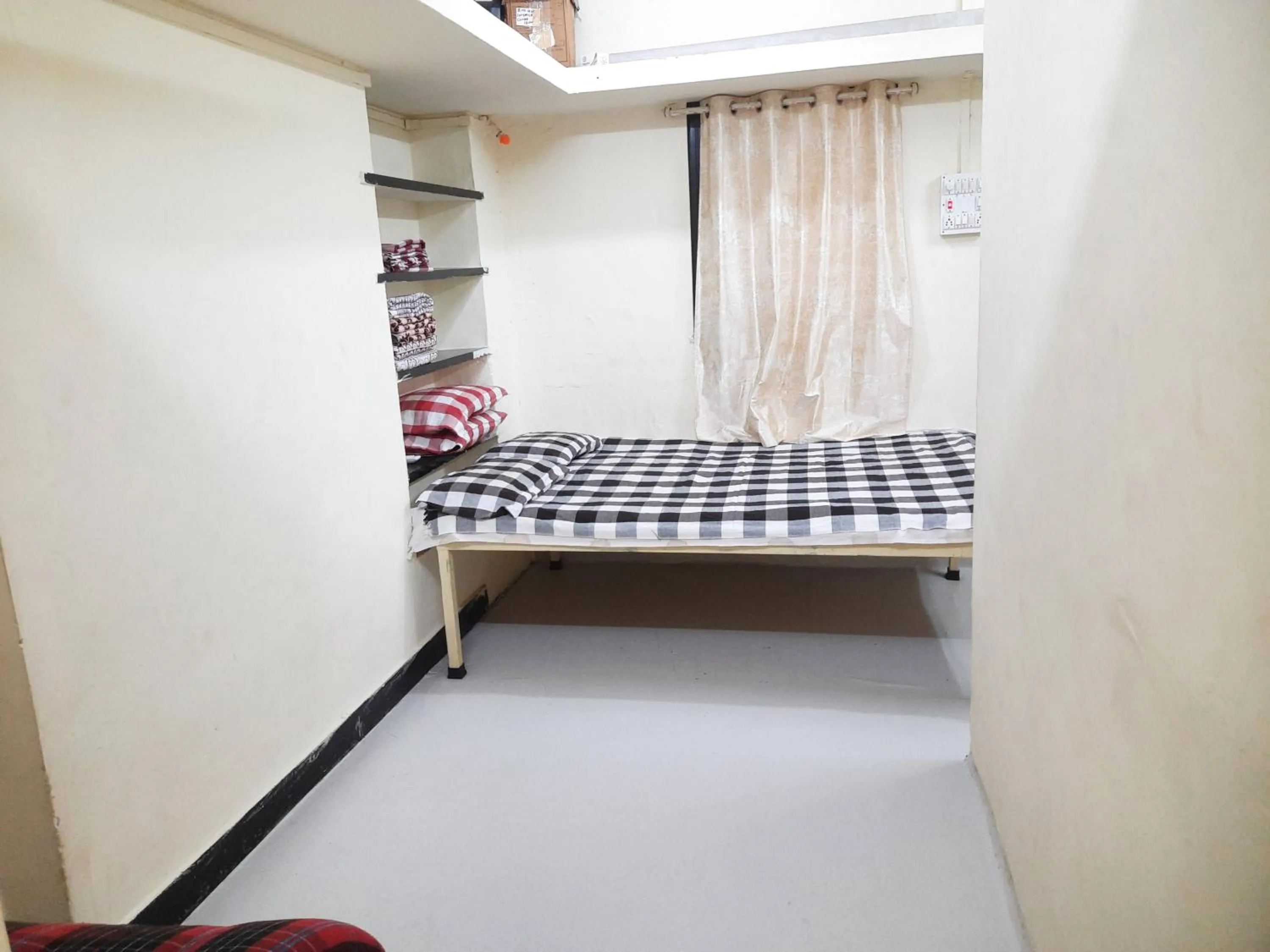 Bed in Shriguru Guest House Akkalkot