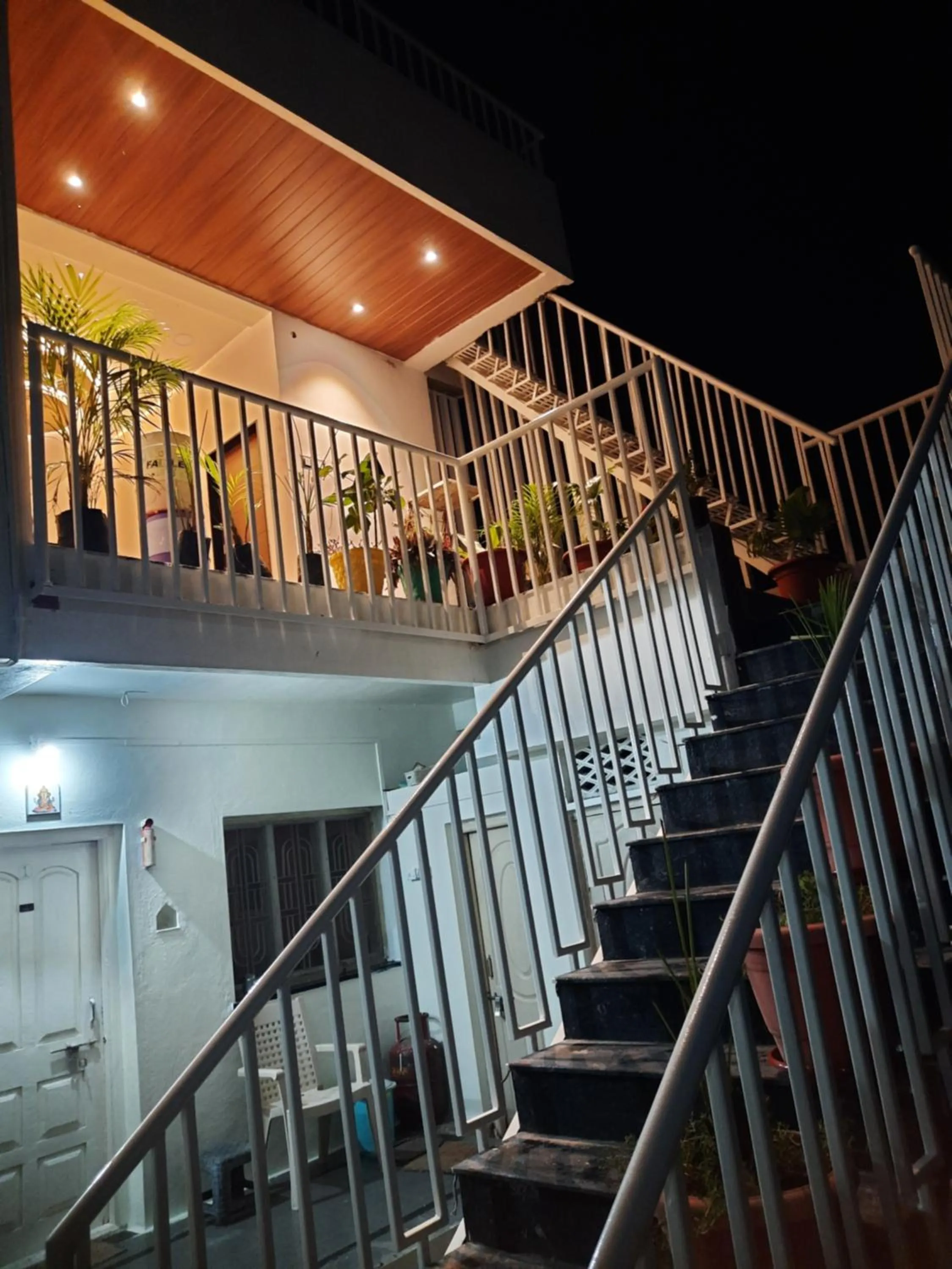 Night in Shriguru Guest House Akkalkot