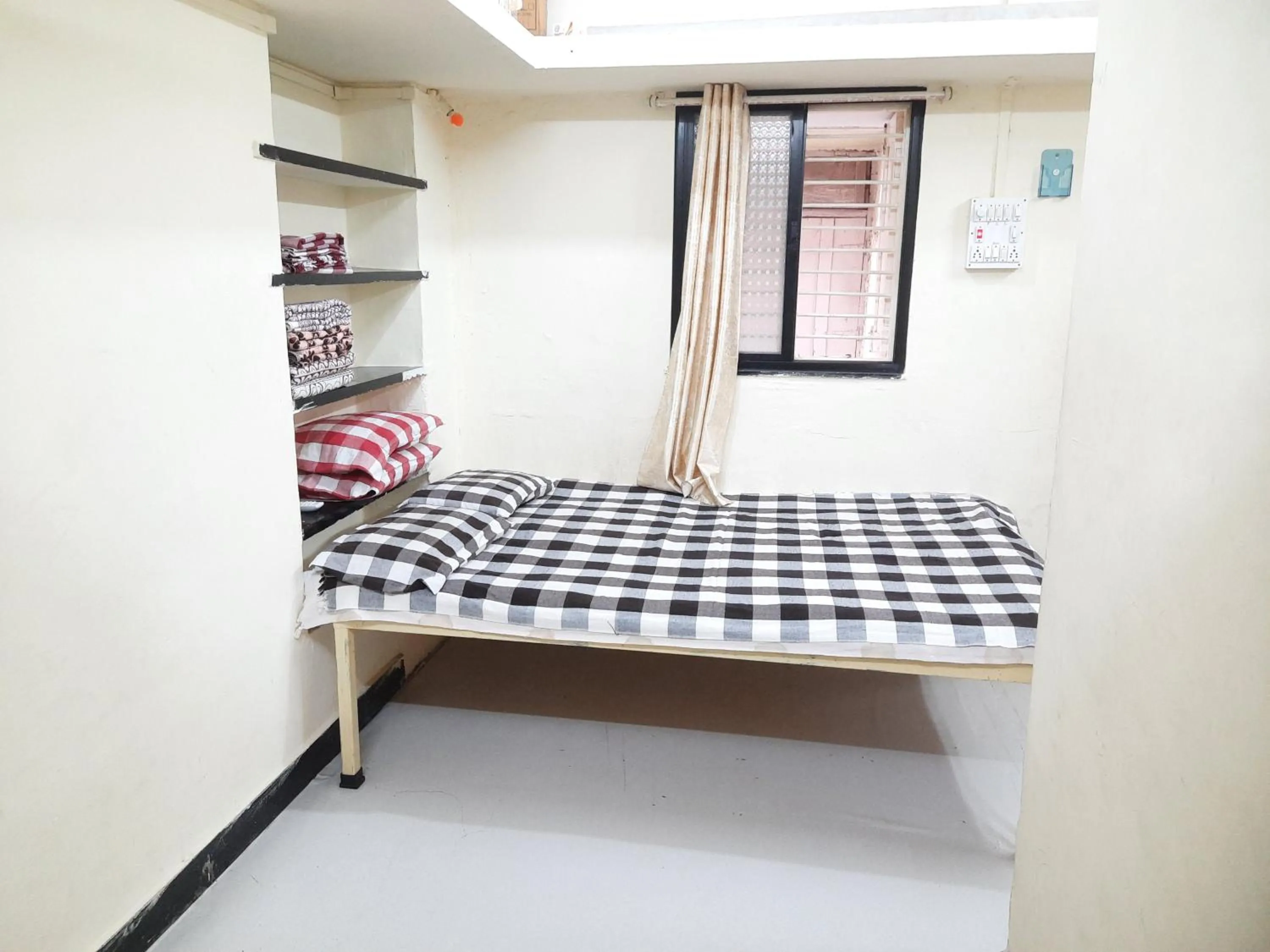 Bed in Shriguru Guest House Akkalkot