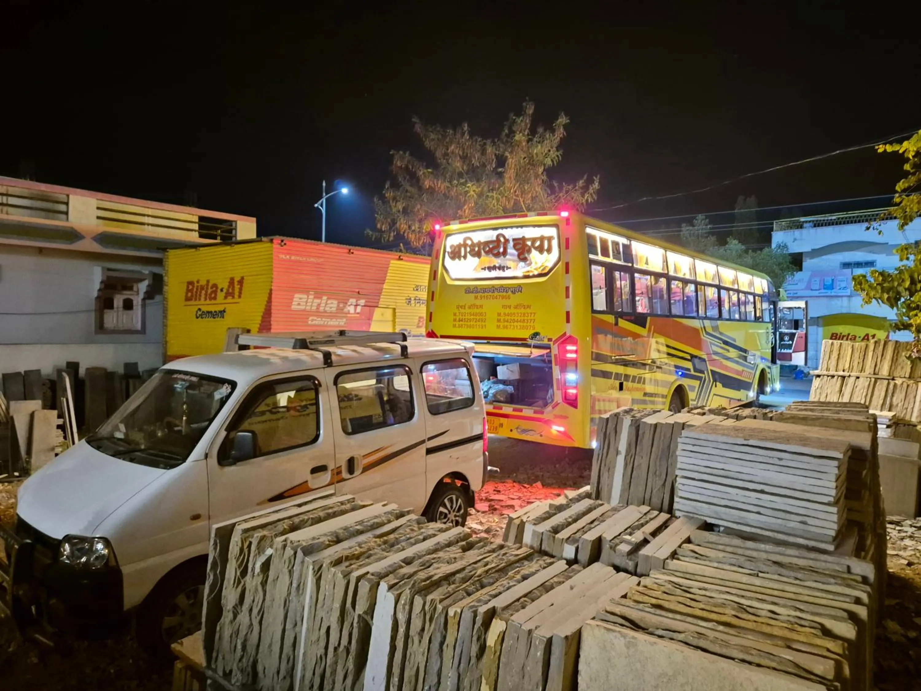 Night in Shriguru Guest House Akkalkot