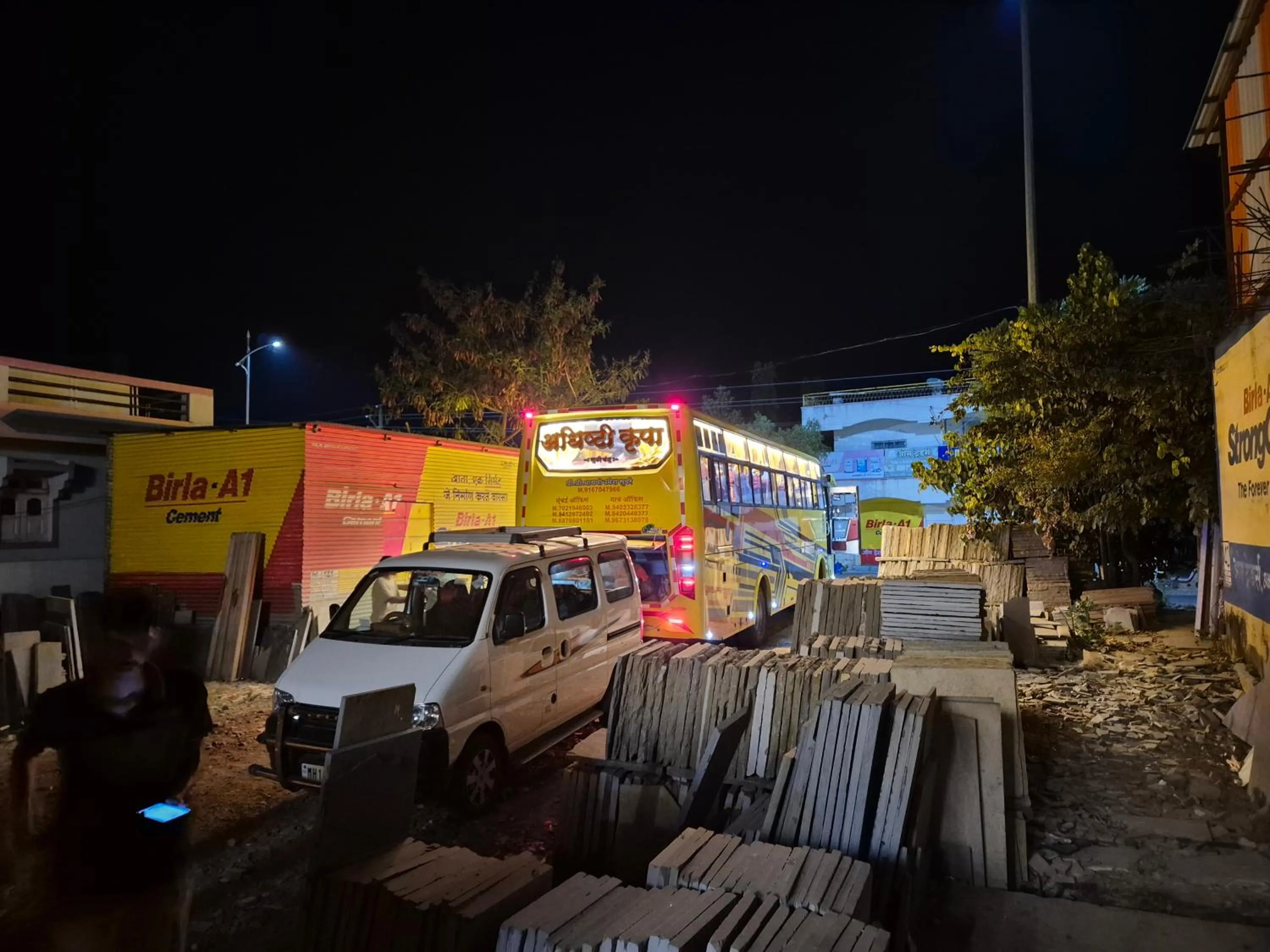 Night in Shriguru Guest House Akkalkot