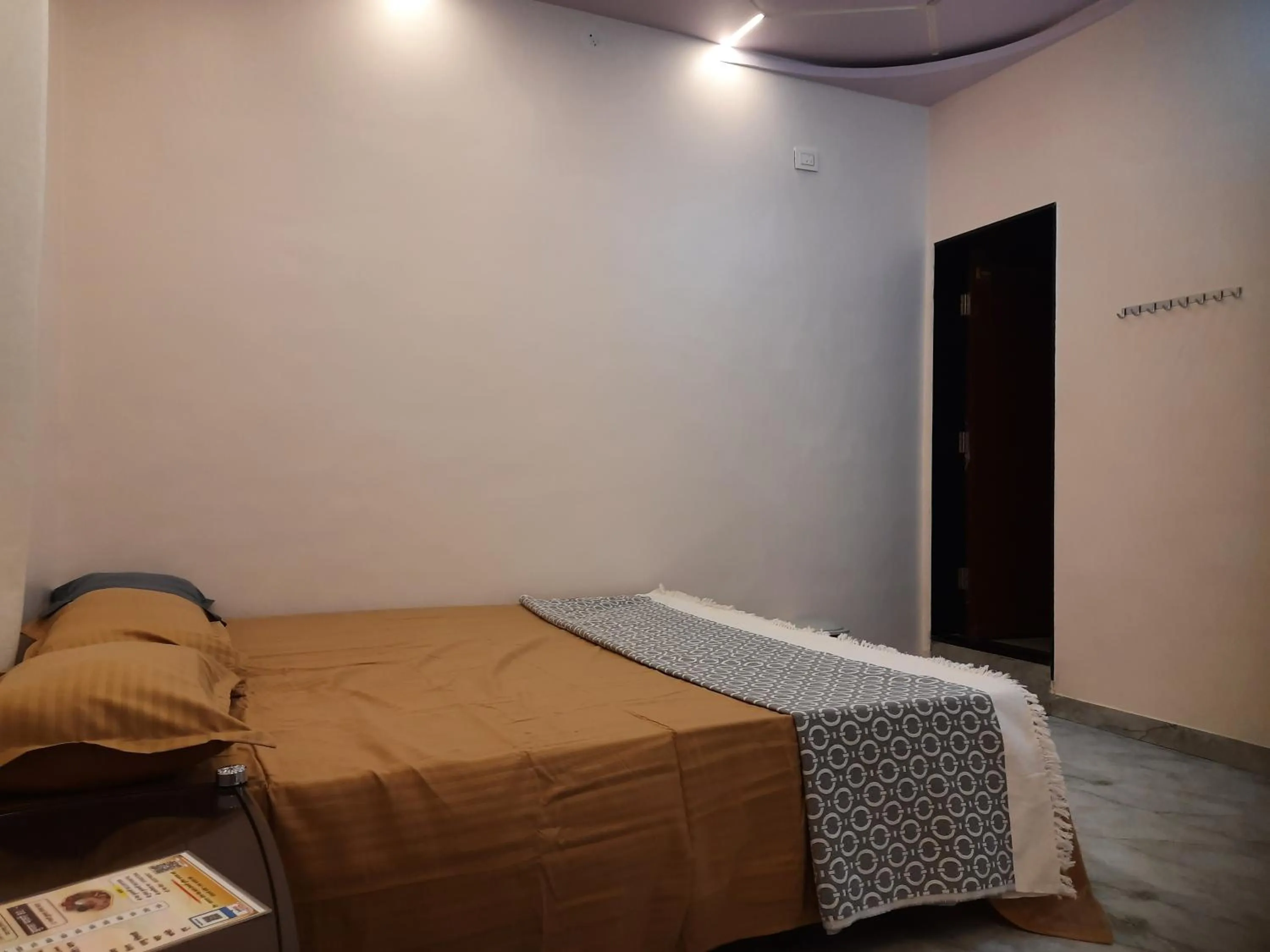 Bed in Shriguru Guest House Akkalkot