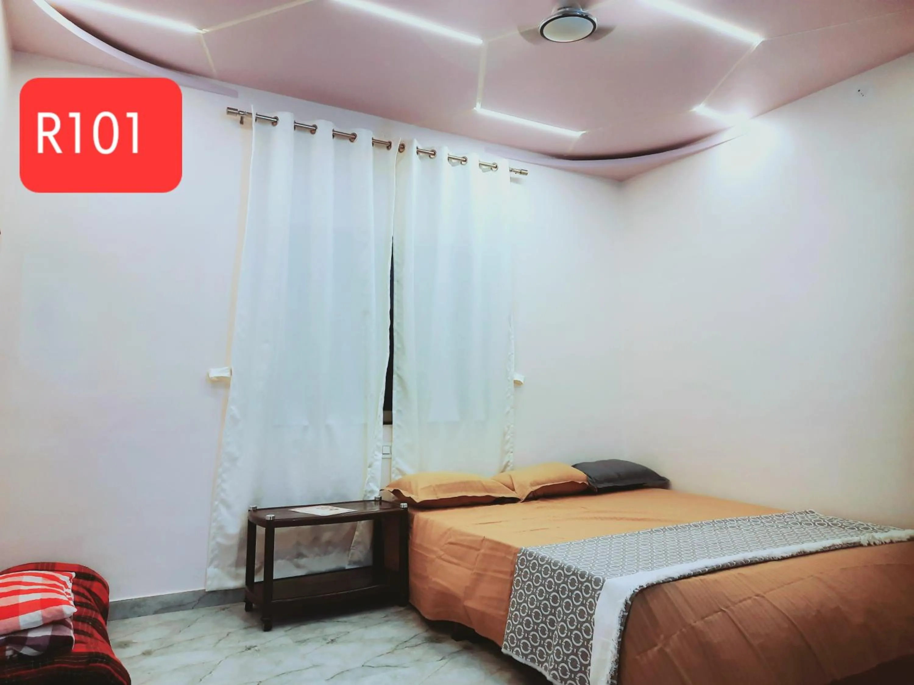 Bed in Shriguru Guest House Akkalkot