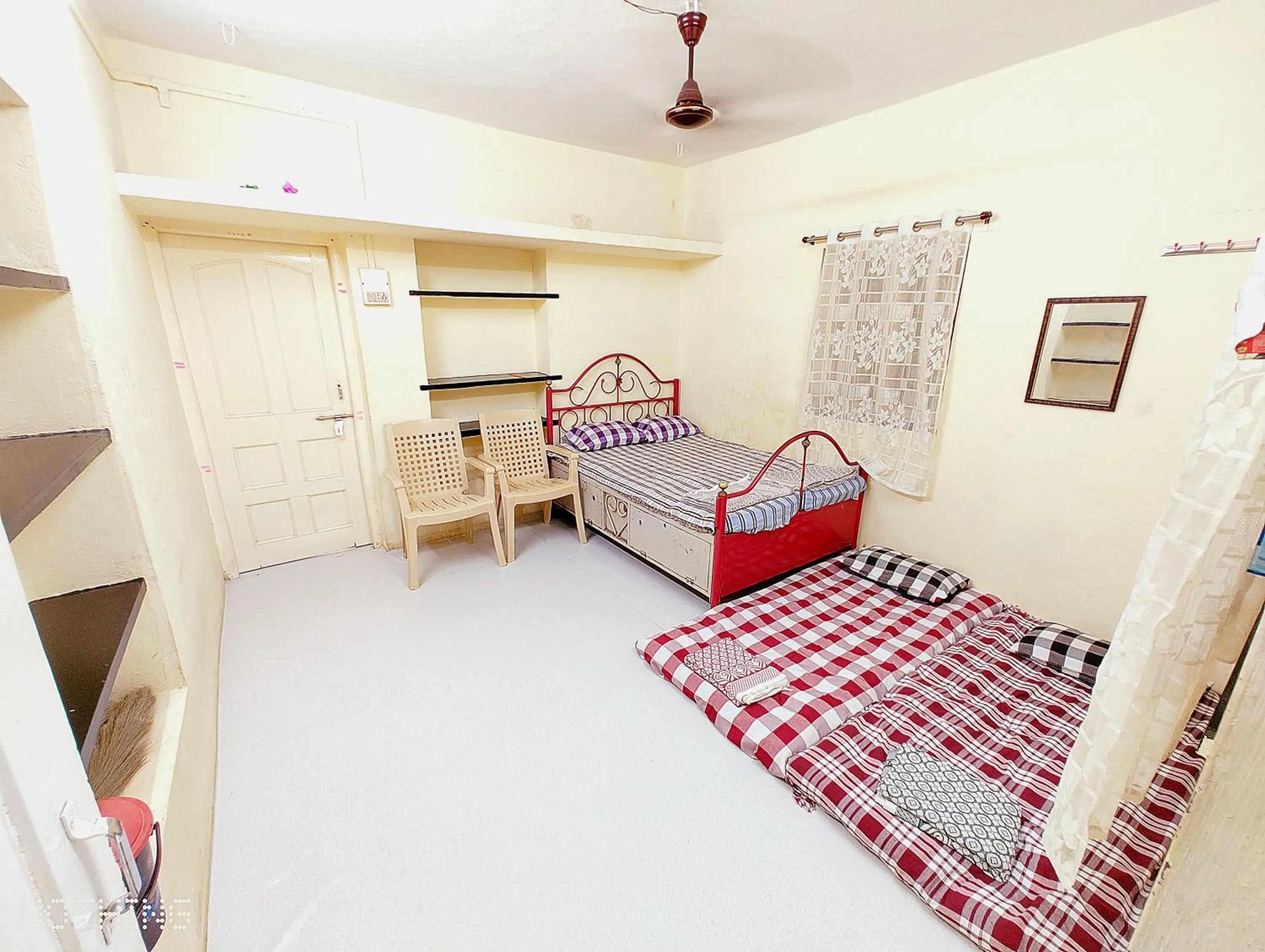 Bed in Shriguru Guest House Akkalkot