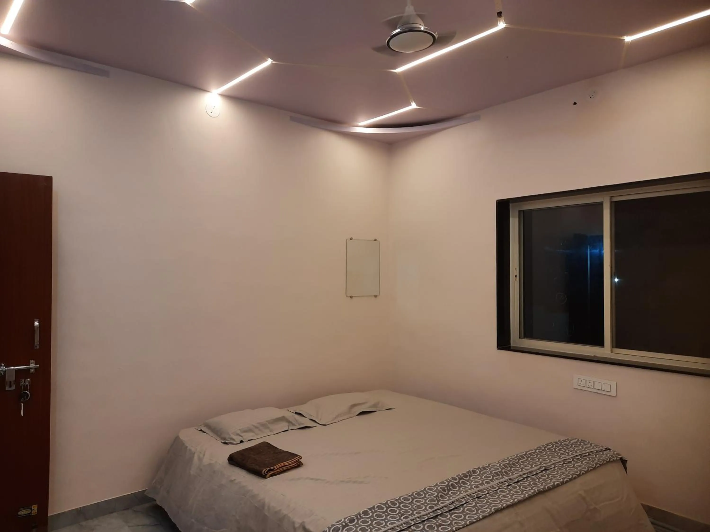 Bed in Shriguru Guest House Akkalkot