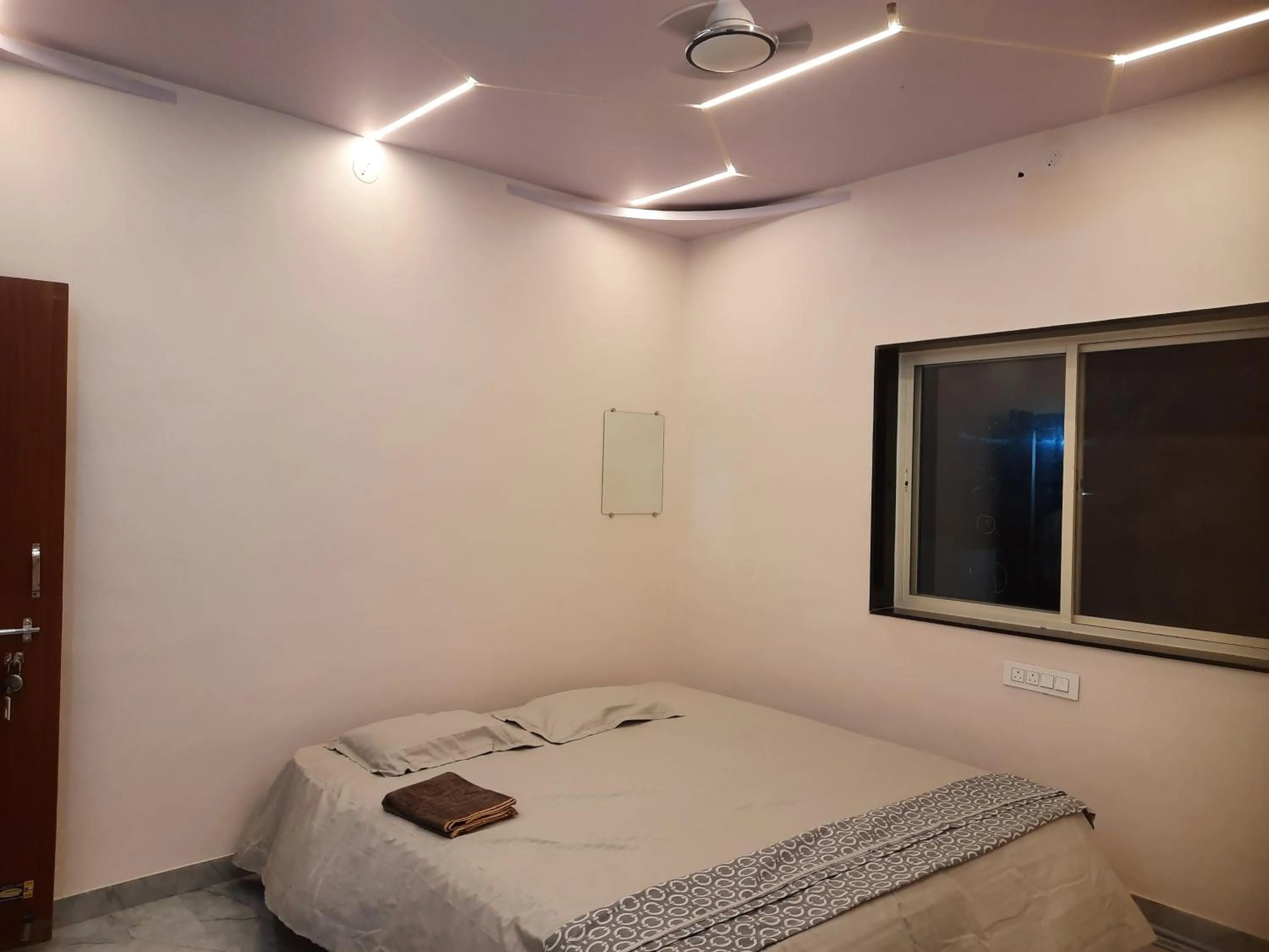 Bed in Shriguru Guest House Akkalkot