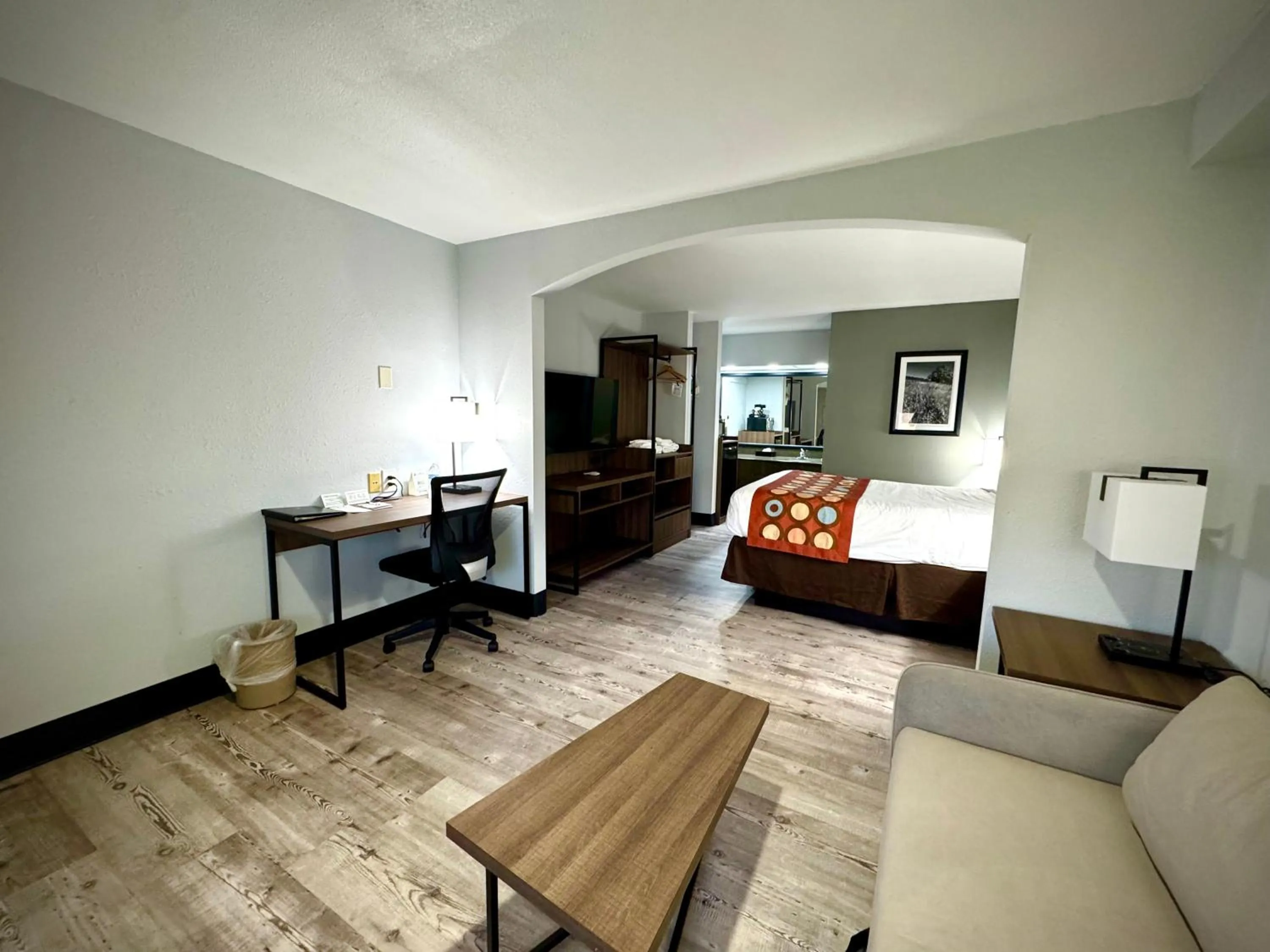 Super 8 by Wyndham Clovis