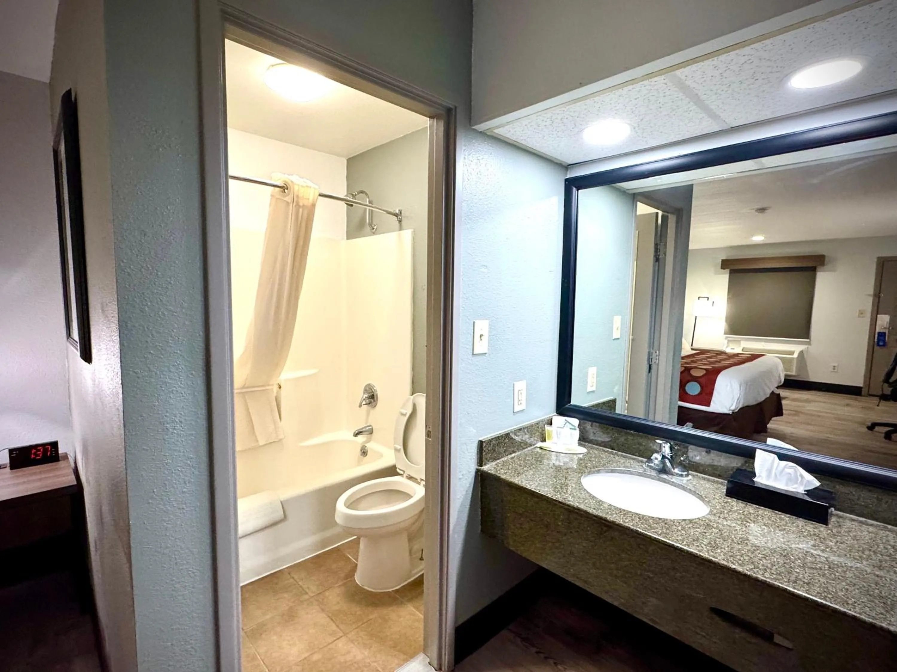 Super 8 by Wyndham Clovis