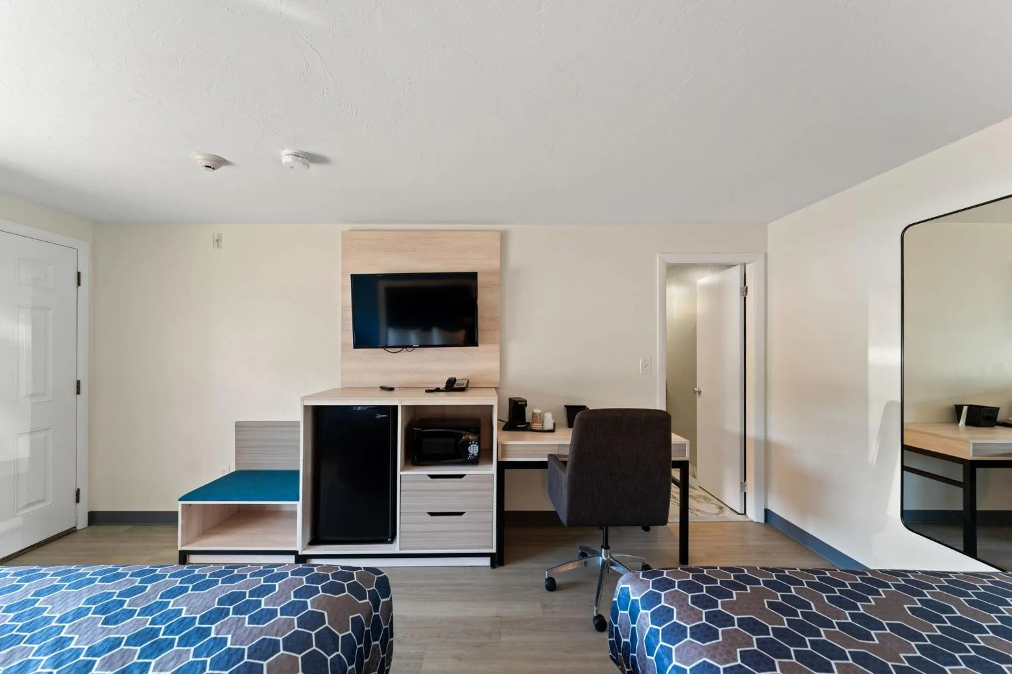 TV and multimedia, Bed in Pilgrim Sands on Long Beach