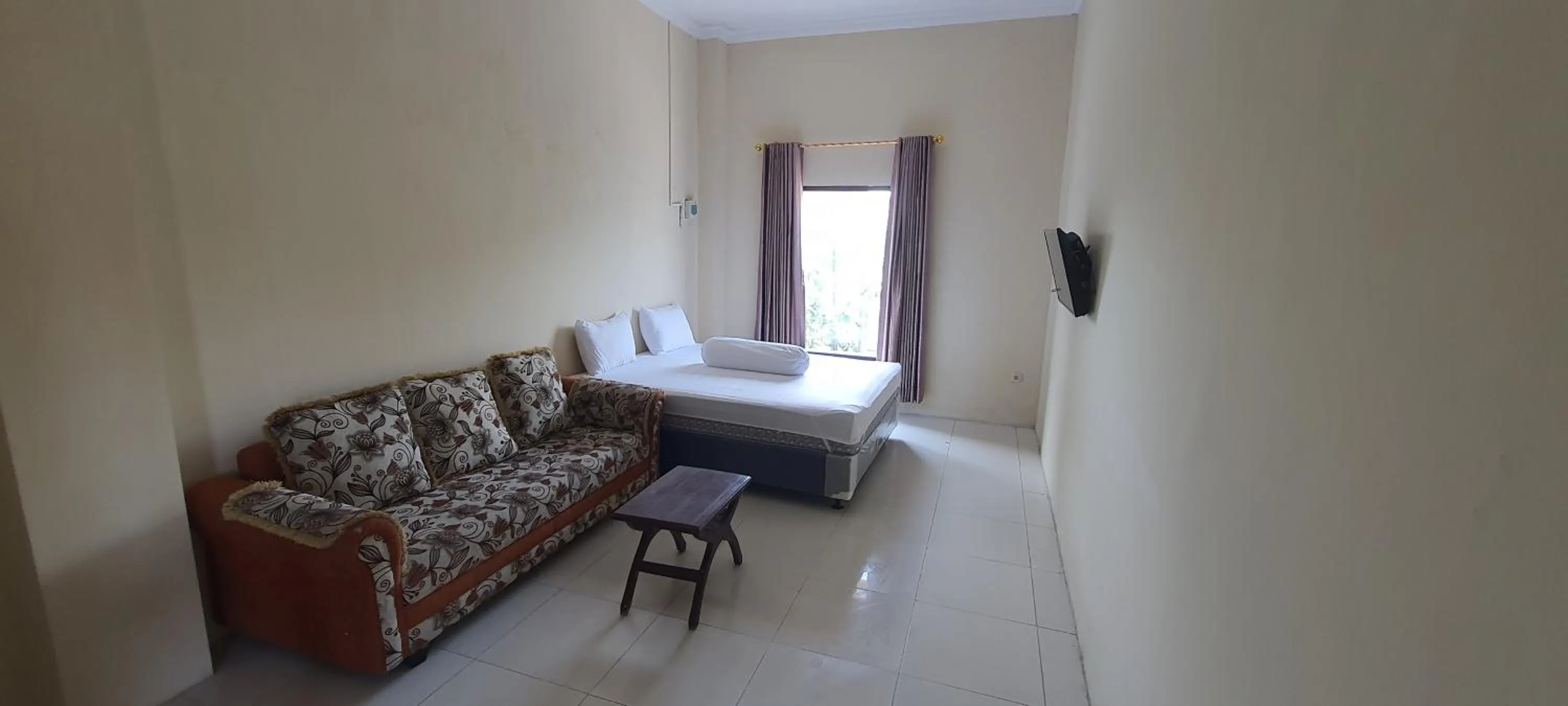 Bed in Solo Nadamax City Guest House Syariah
