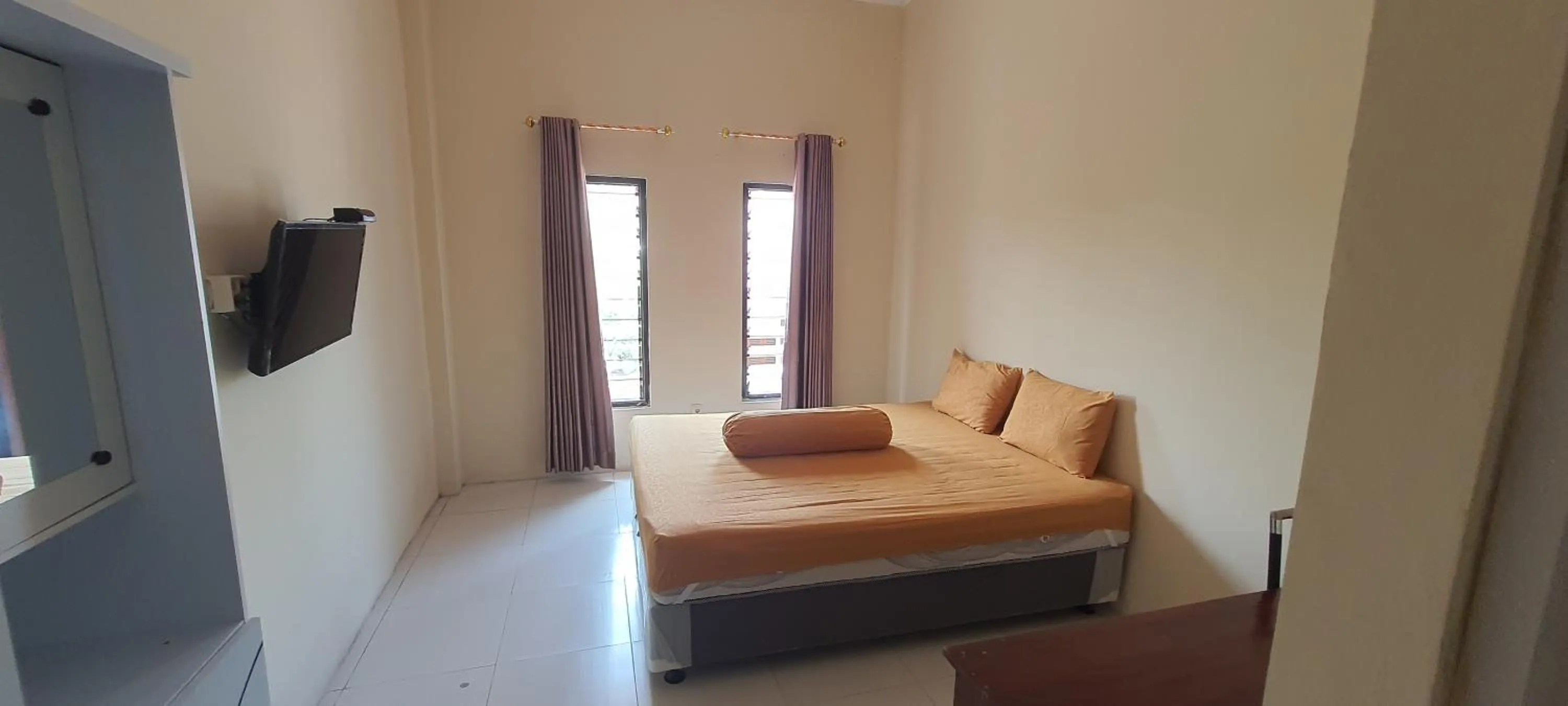 Bed in Solo Nadamax City Guest House Syariah