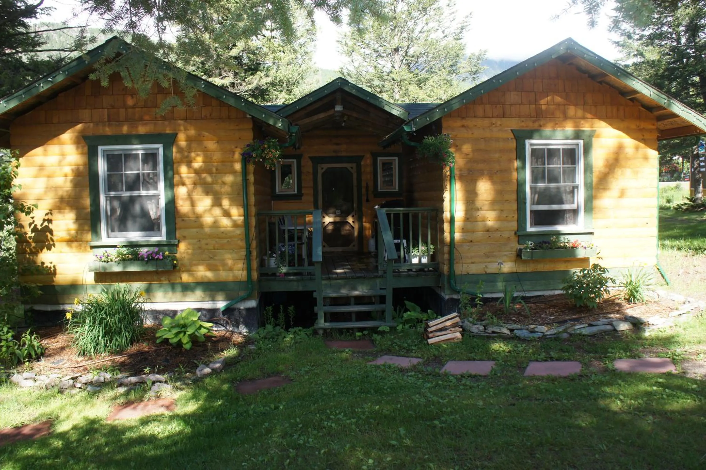 Facade/entrance in Fairmont Mountain Bungalows