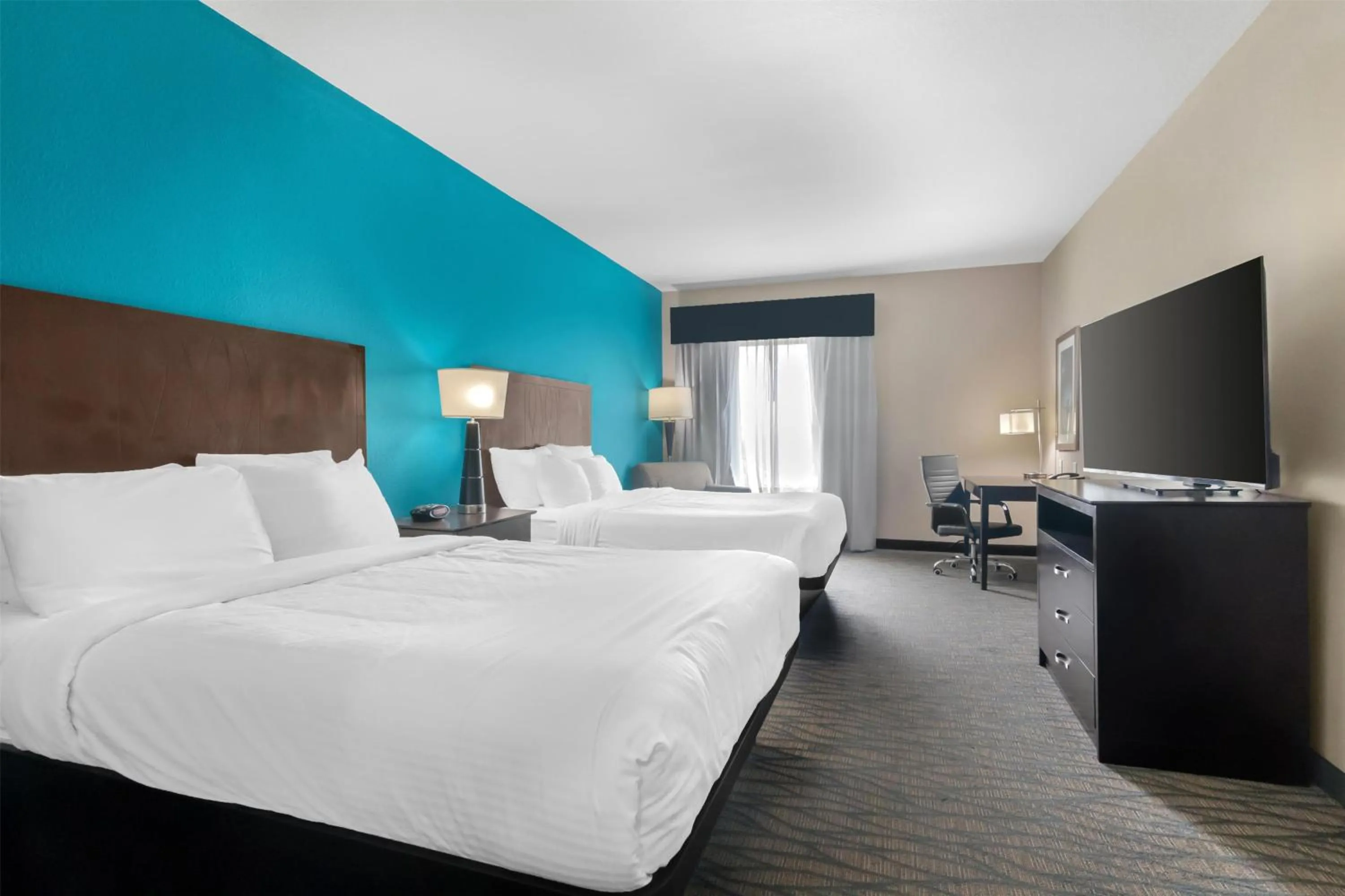 Bedroom, Bed in Best Western Plus Hiawatha Hotel