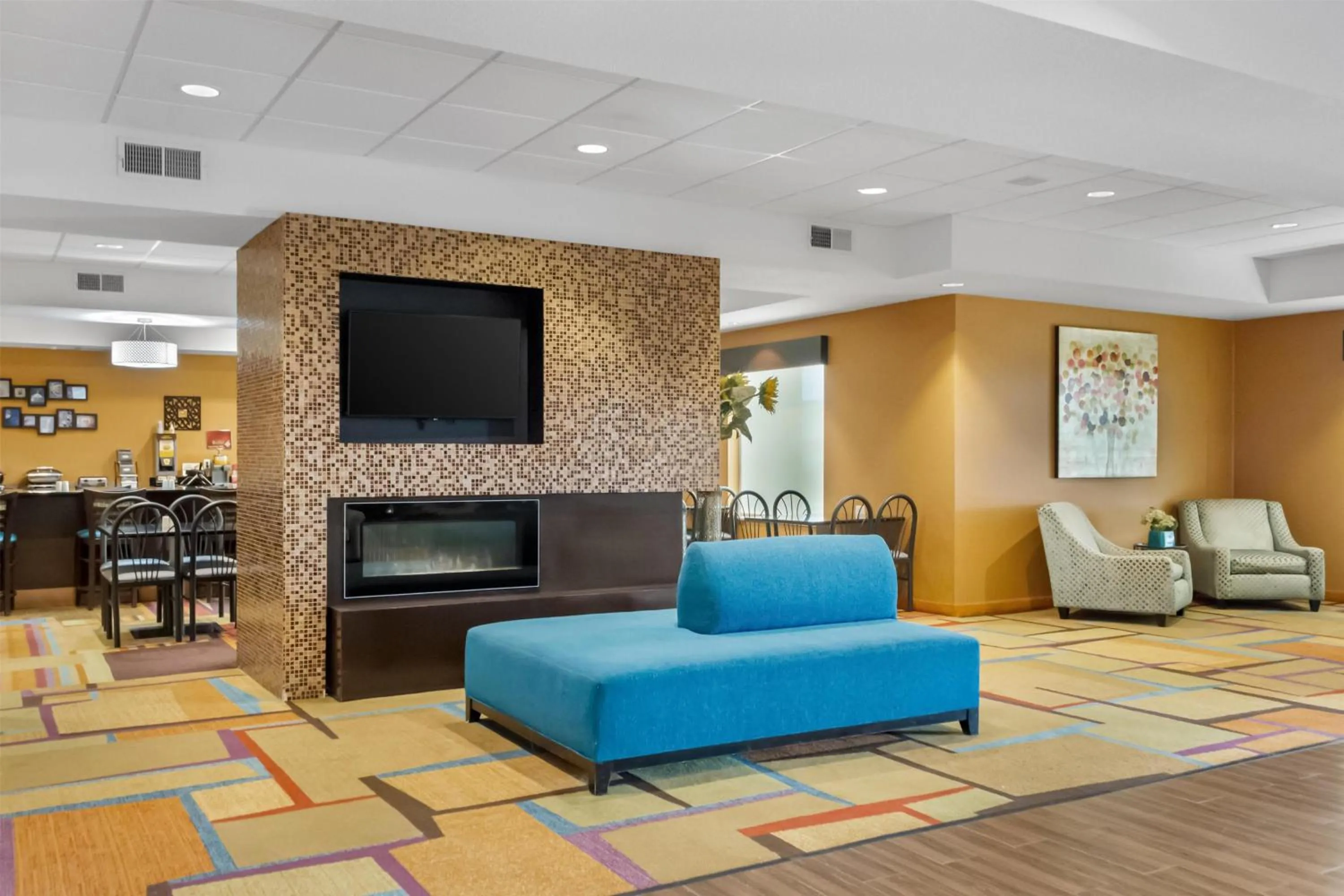 Lobby or reception in Best Western Plus Hiawatha Hotel