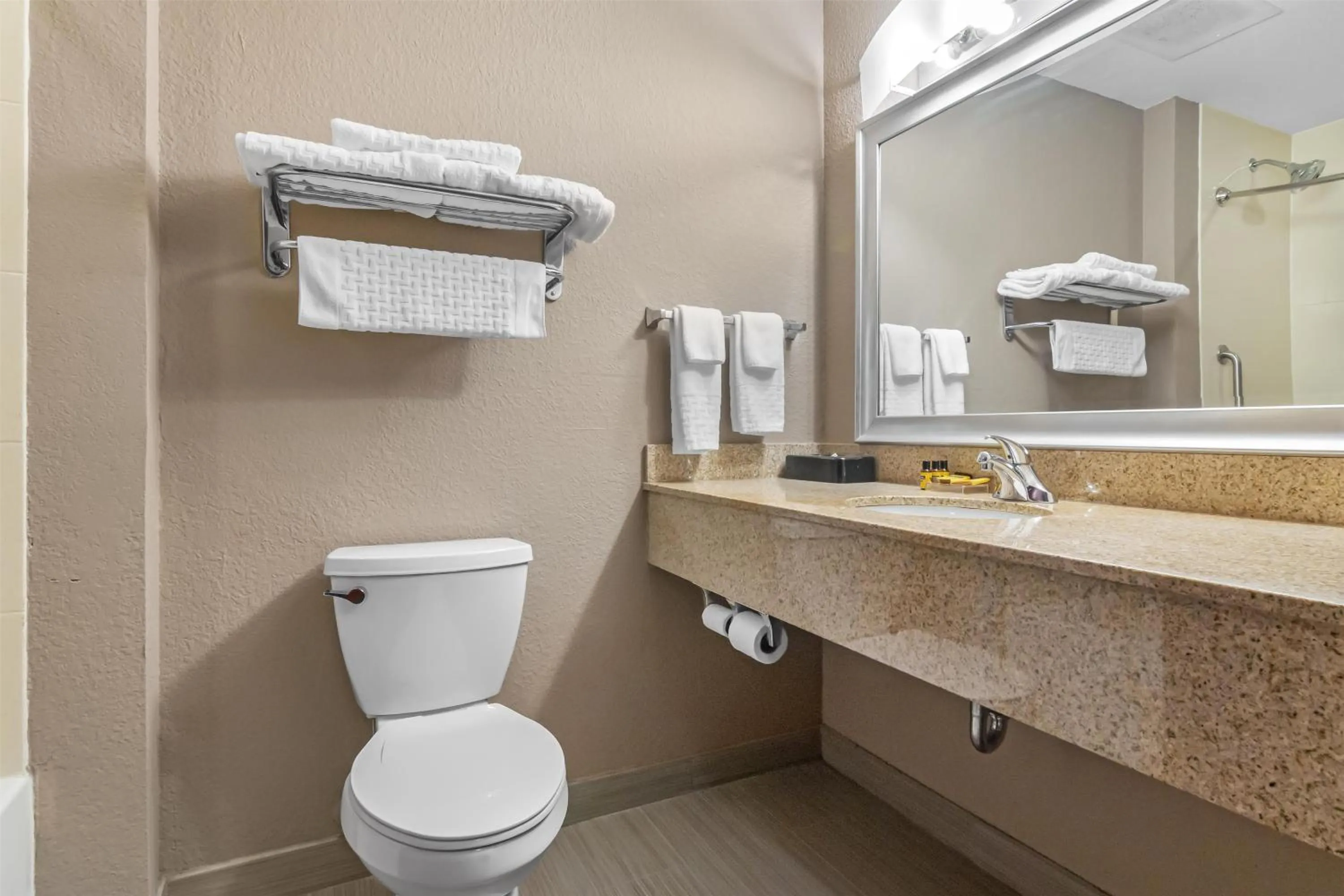 Bathroom in Best Western Plus Hiawatha Hotel