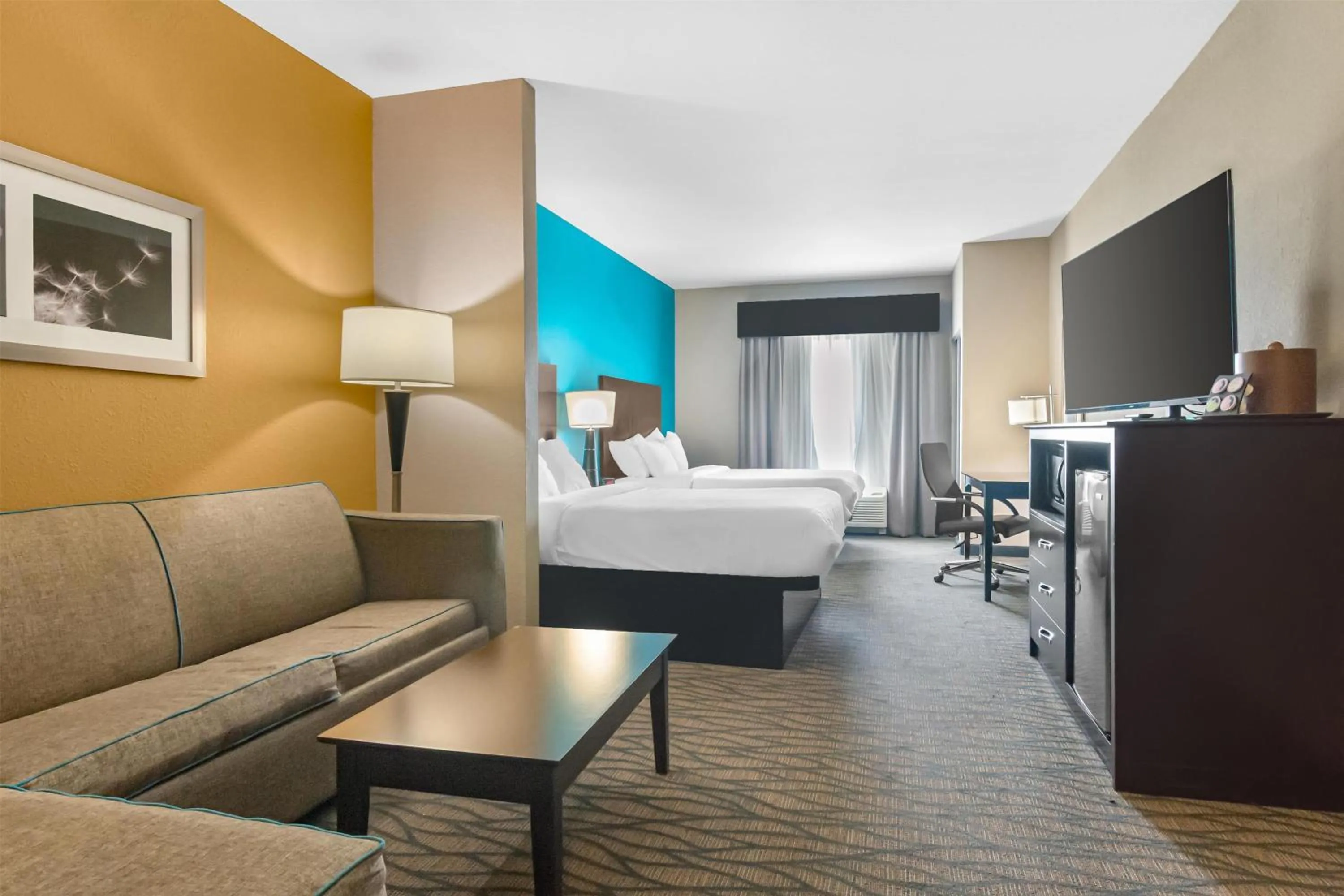 Bedroom, Bed in Best Western Plus Hiawatha Hotel