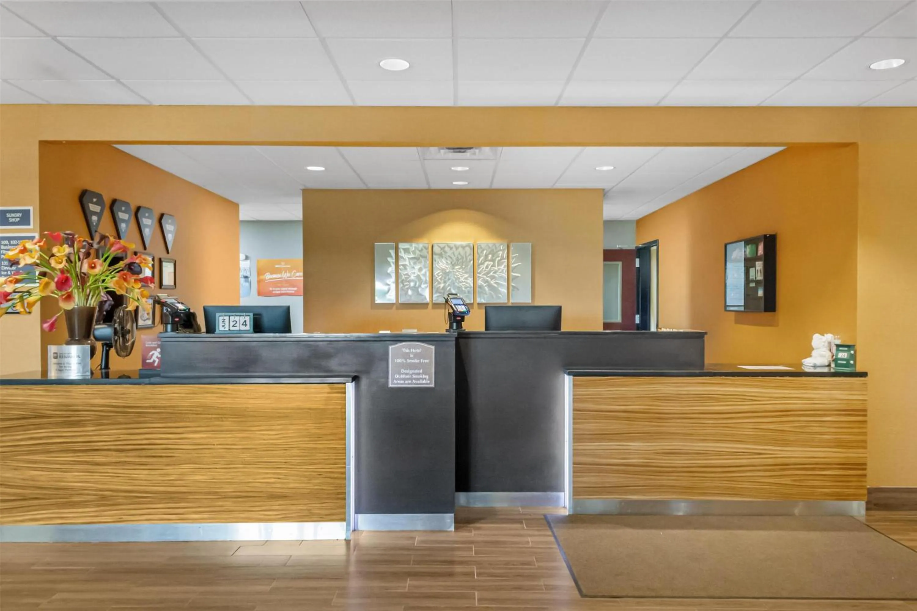 Lobby or reception in Best Western Plus Hiawatha Hotel