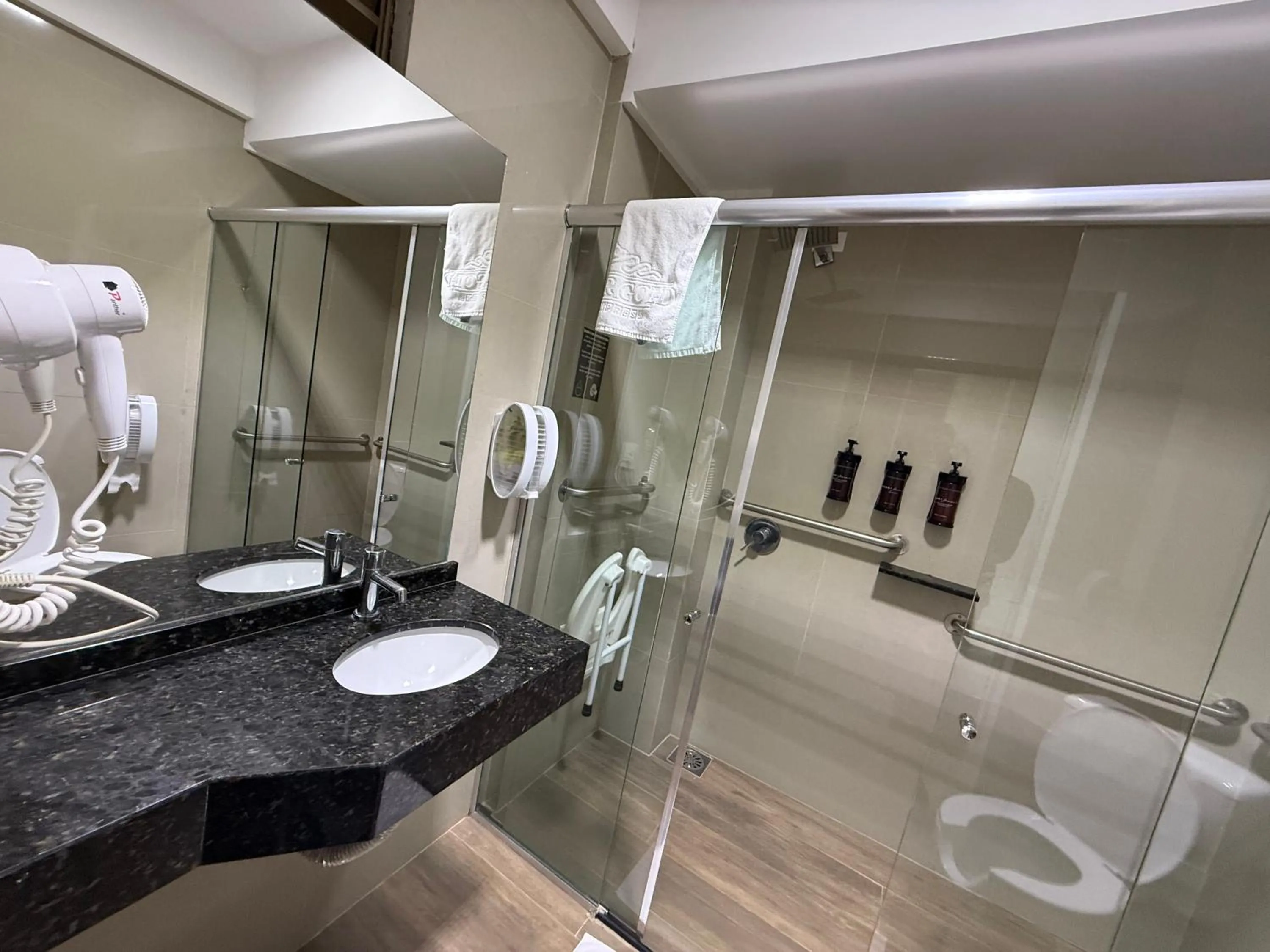 Master Gold Hotel Express