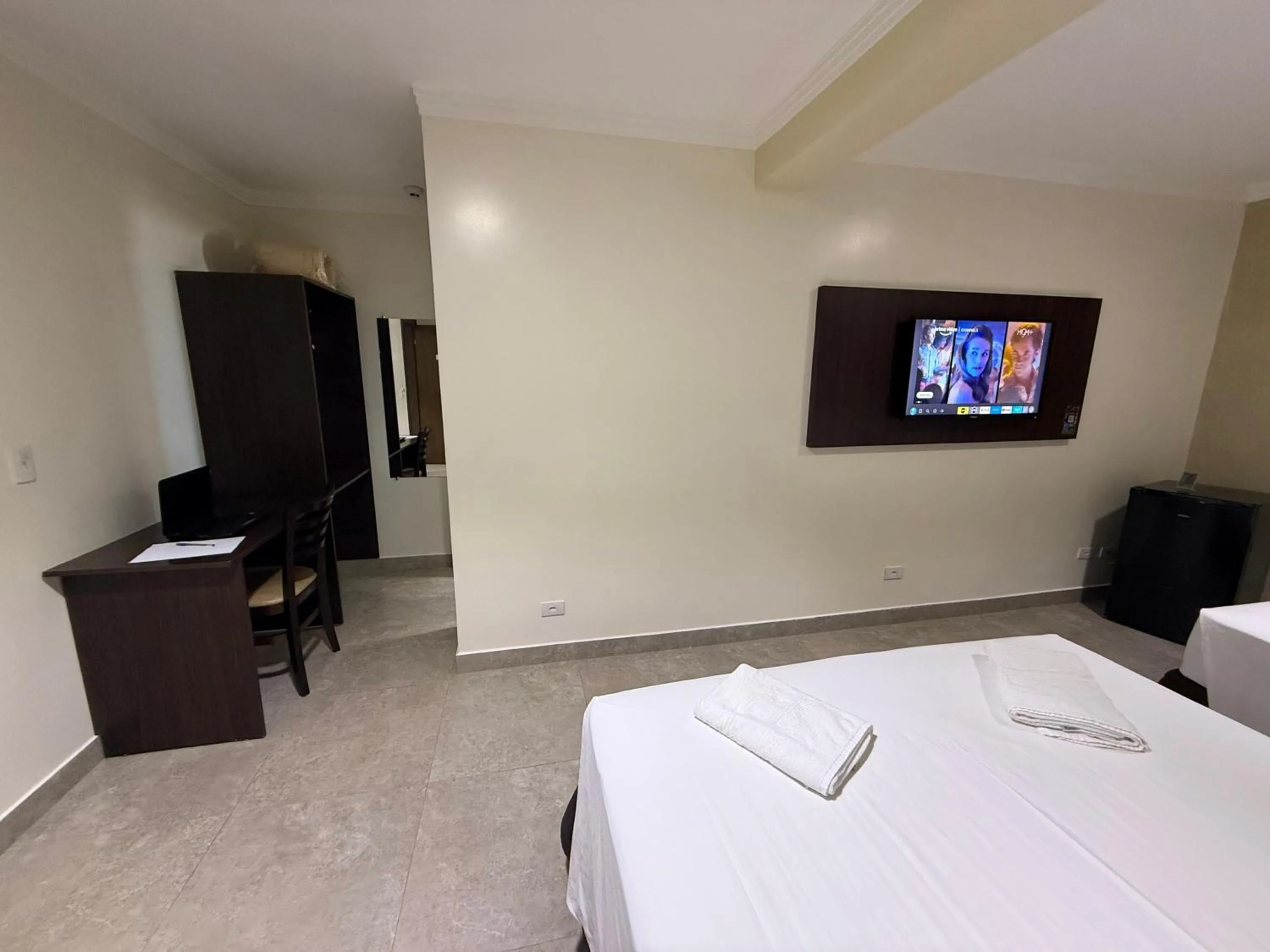 TV and multimedia, Bed in Master Gold Hotel Express