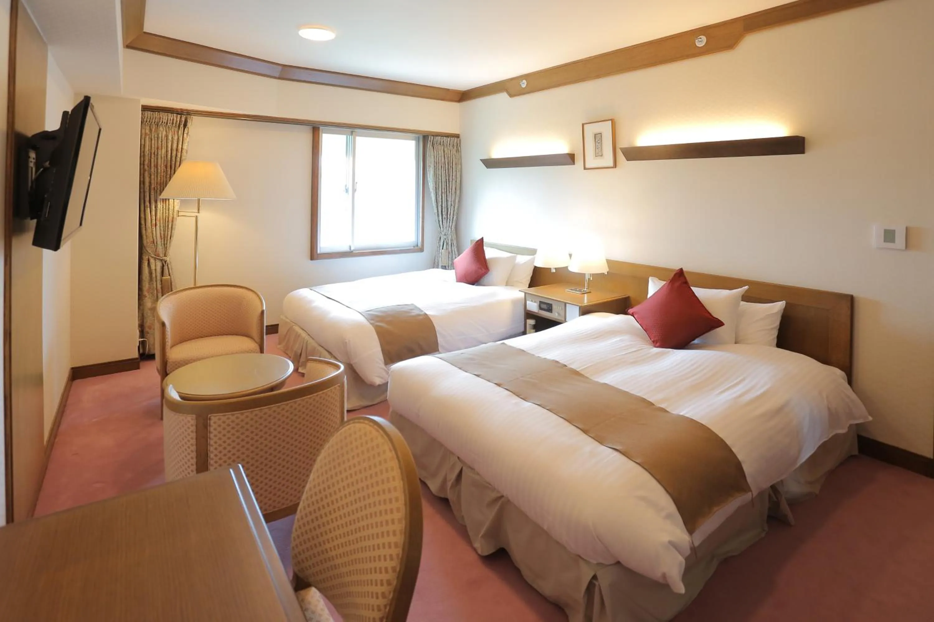 Bedroom, Bed in Kurashiki Kokusai Hotel