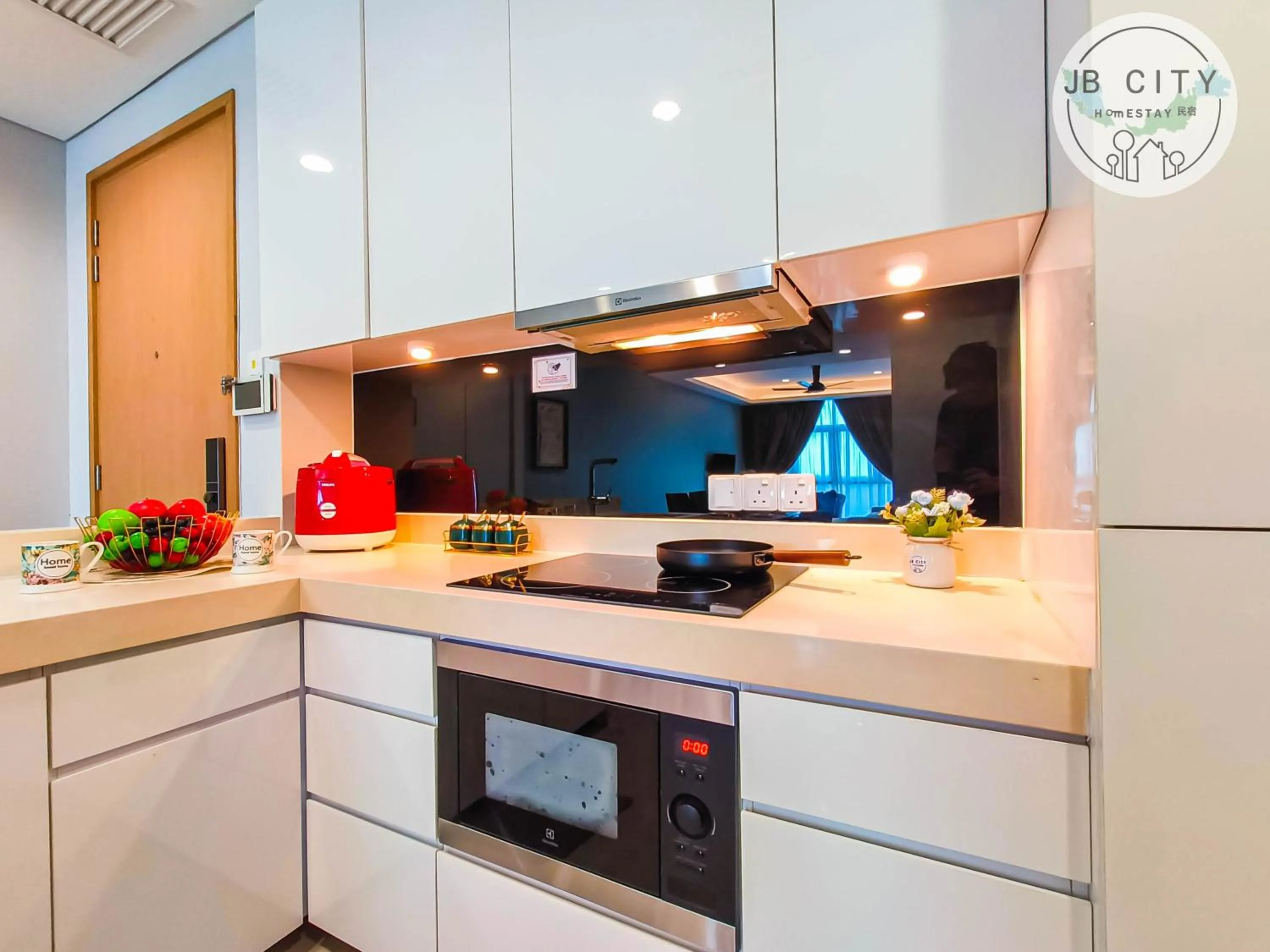 Kitchen or kitchenette in Pine Tree Suites by RR JBcity