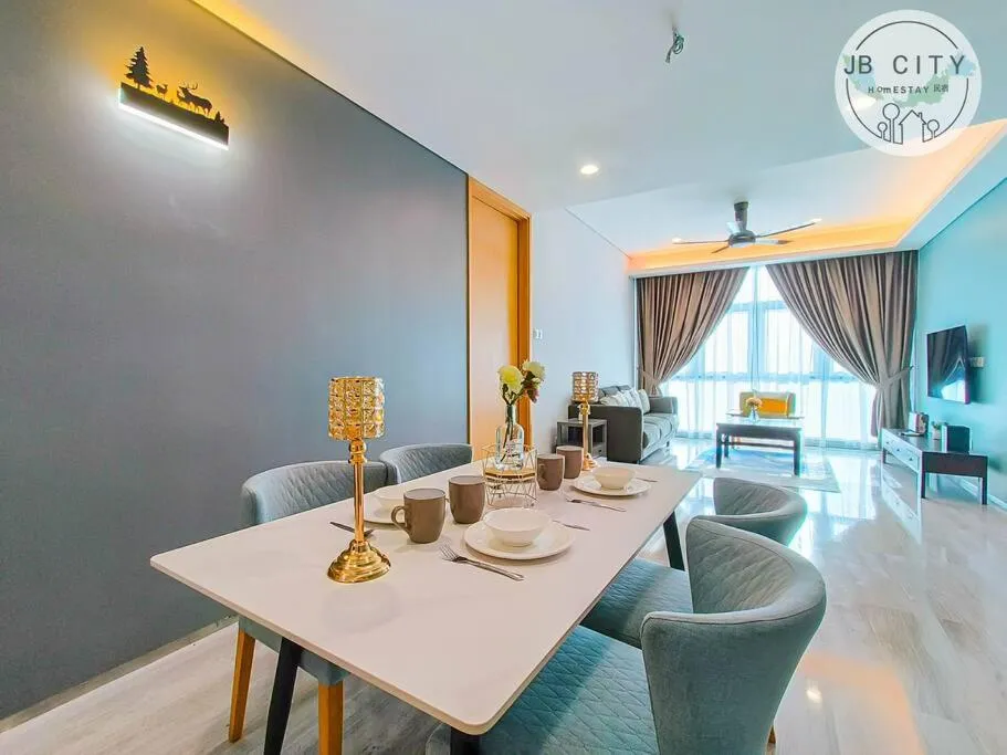 Dining area in Pine Tree Suites by RR JBcity