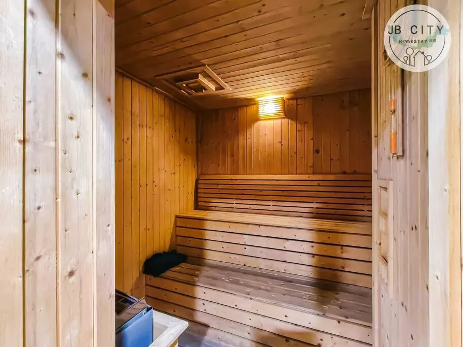 Sauna in Pine Tree Suites by RR JBcity