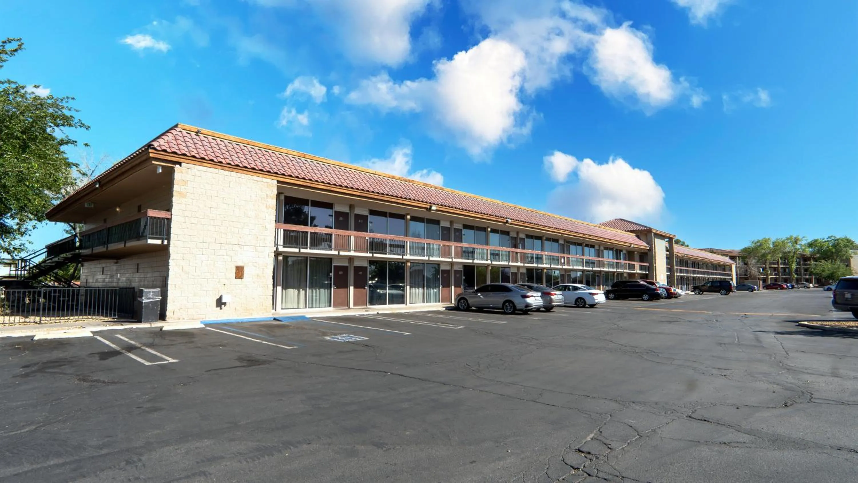 Property building in Motel 6 Victorville, CA - Civic Center - Route 66