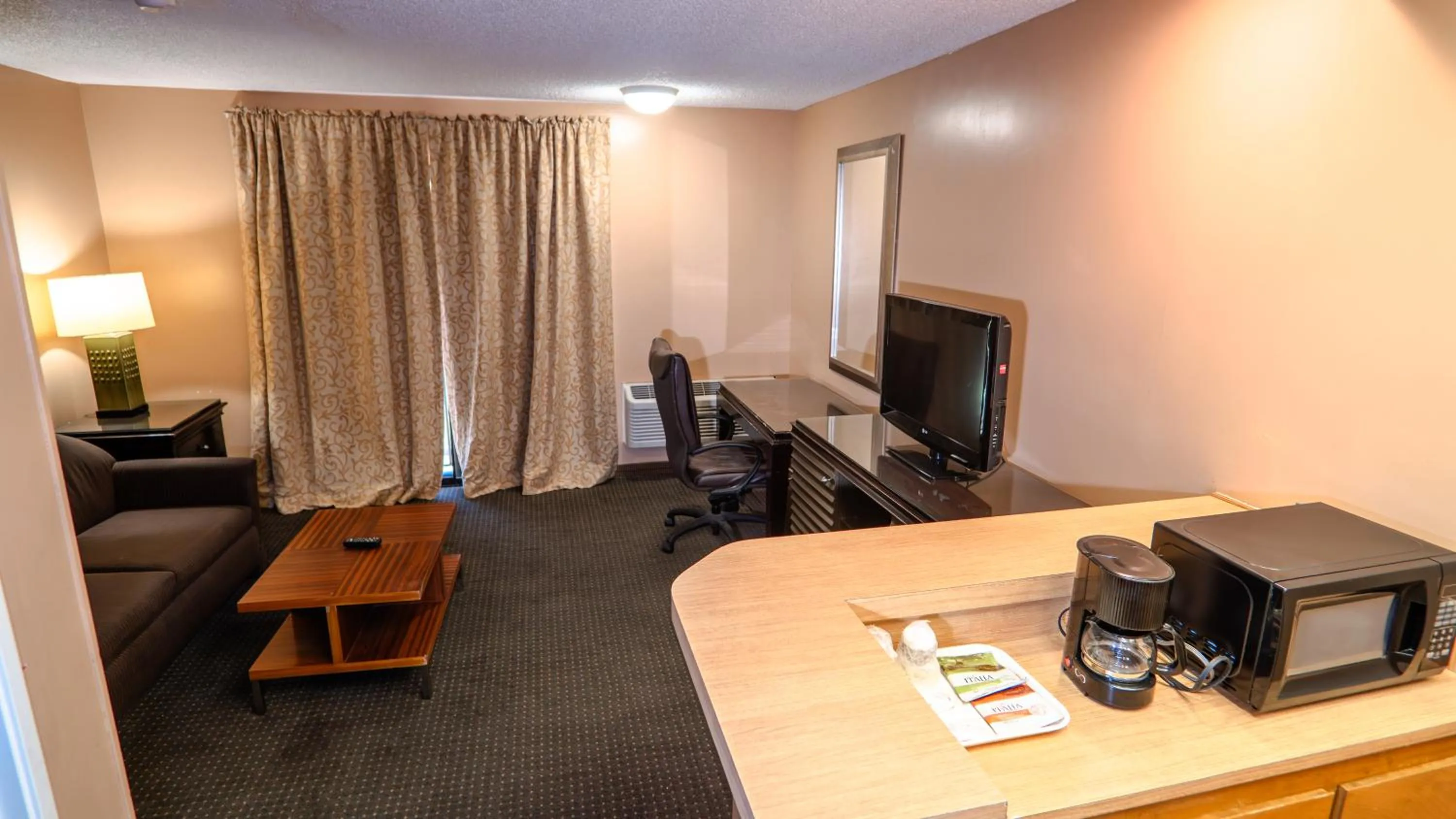 Kitchen or kitchenette in Motel 6 Victorville, CA - Civic Center - Route 66