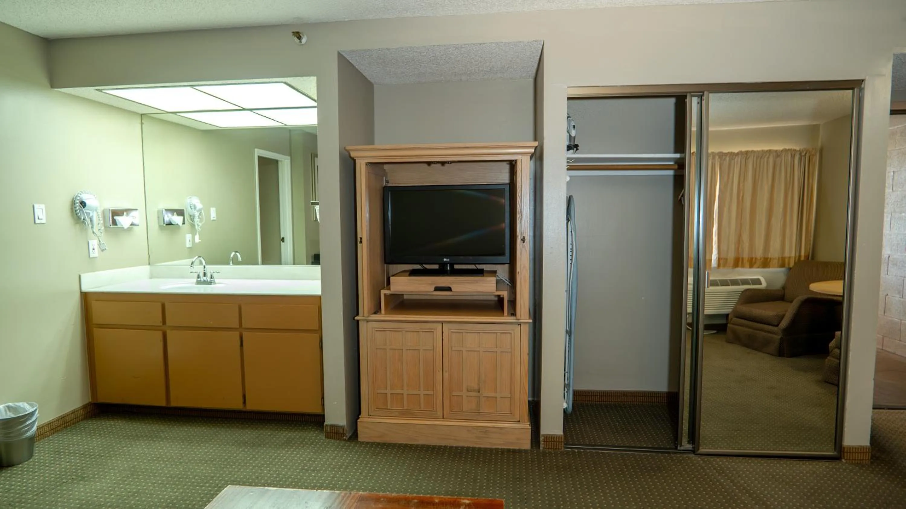 TV and multimedia in Motel 6 Victorville, CA - Civic Center - Route 66