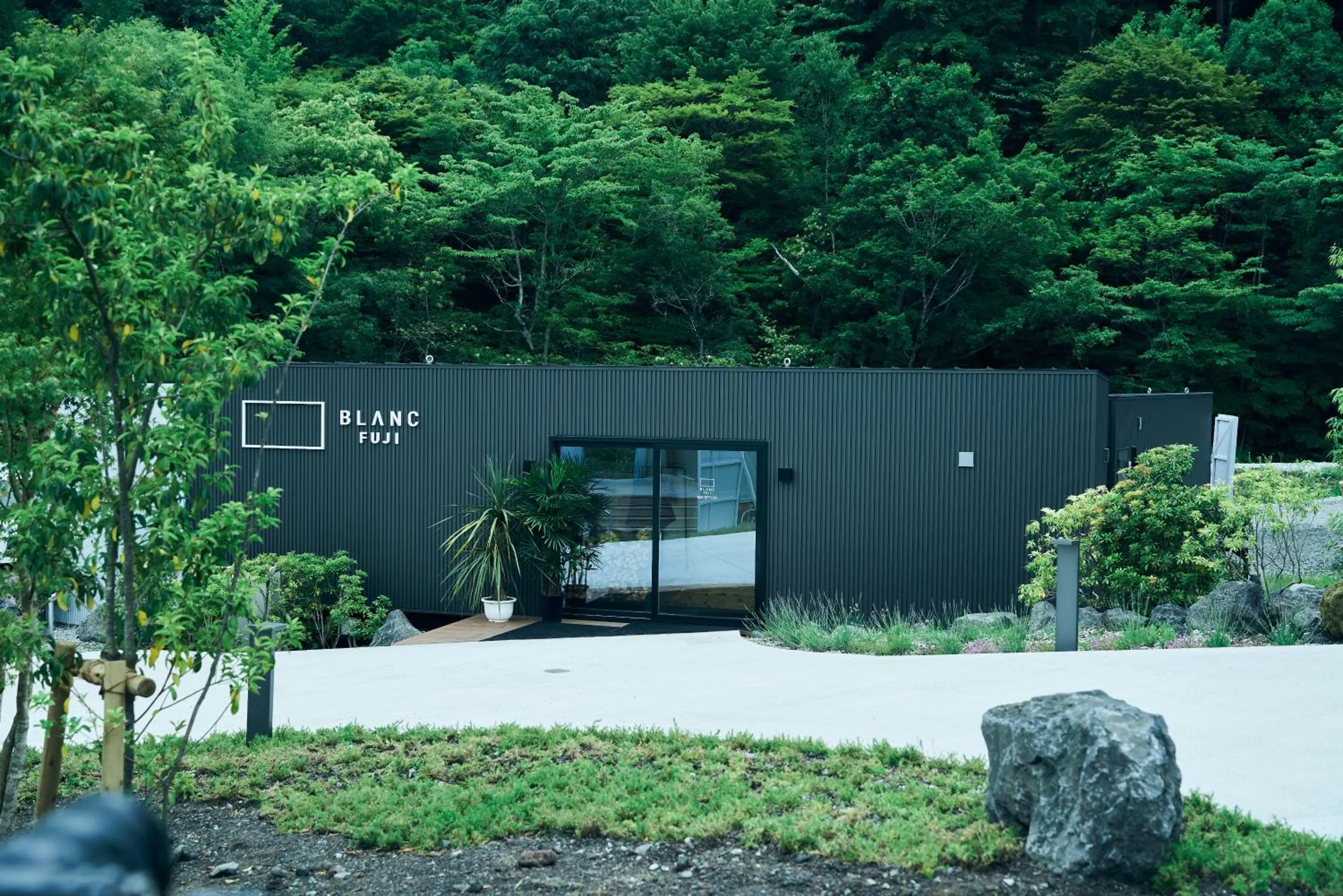 Property building in BLANC FUJI