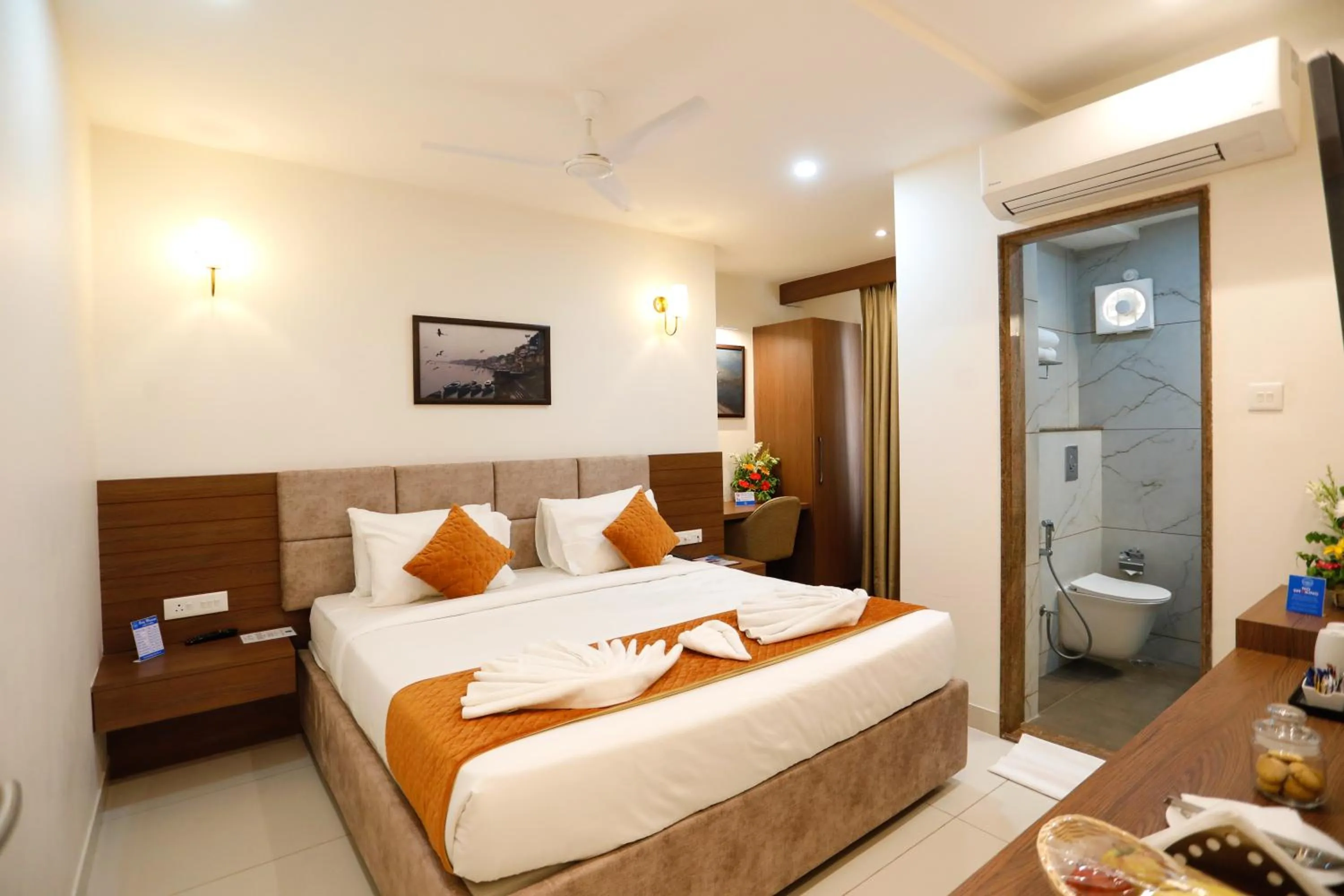 Bedroom, Bed in Hotel Dolphin International