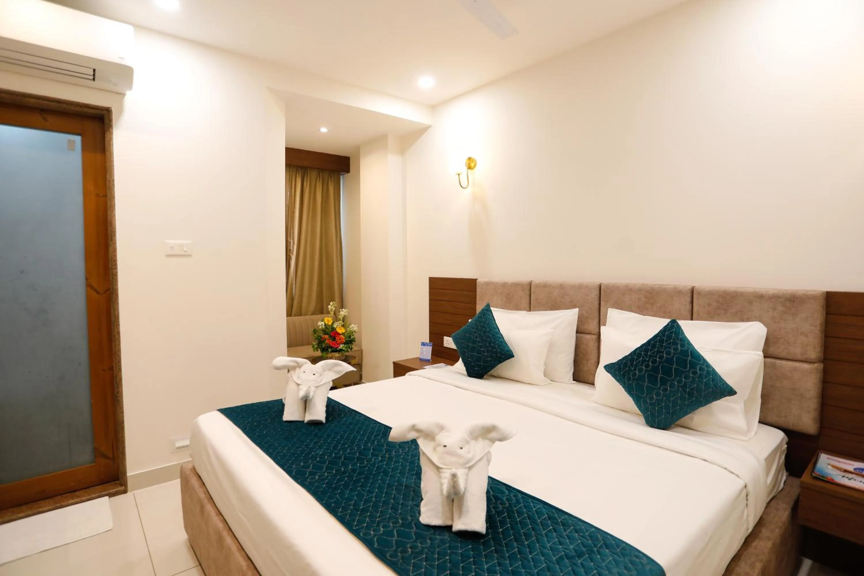 Bedroom, Bed in Hotel Dolphin International