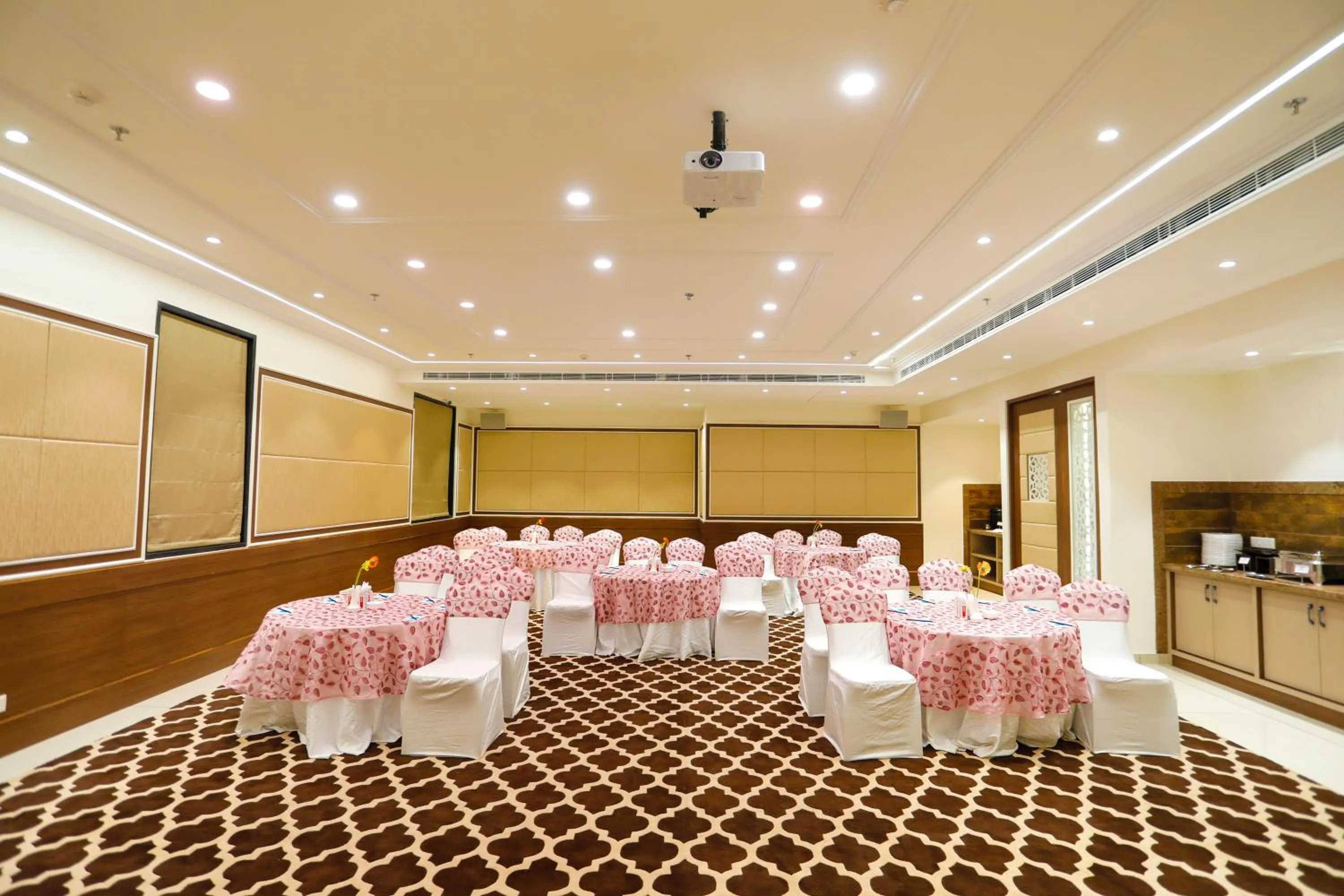 Banquet/Function facilities in Hotel Dolphin International