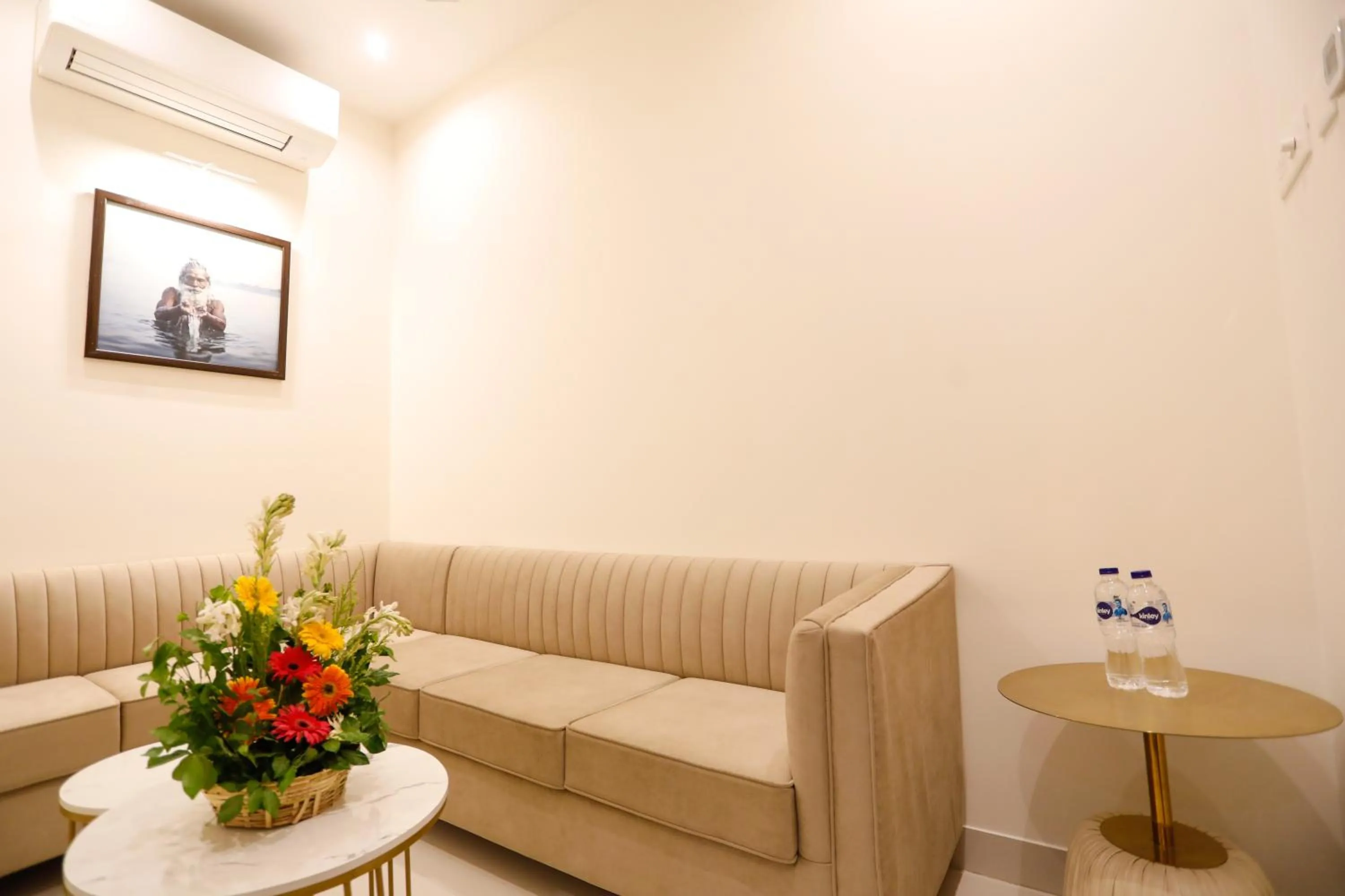 Seating area in Hotel Dolphin International