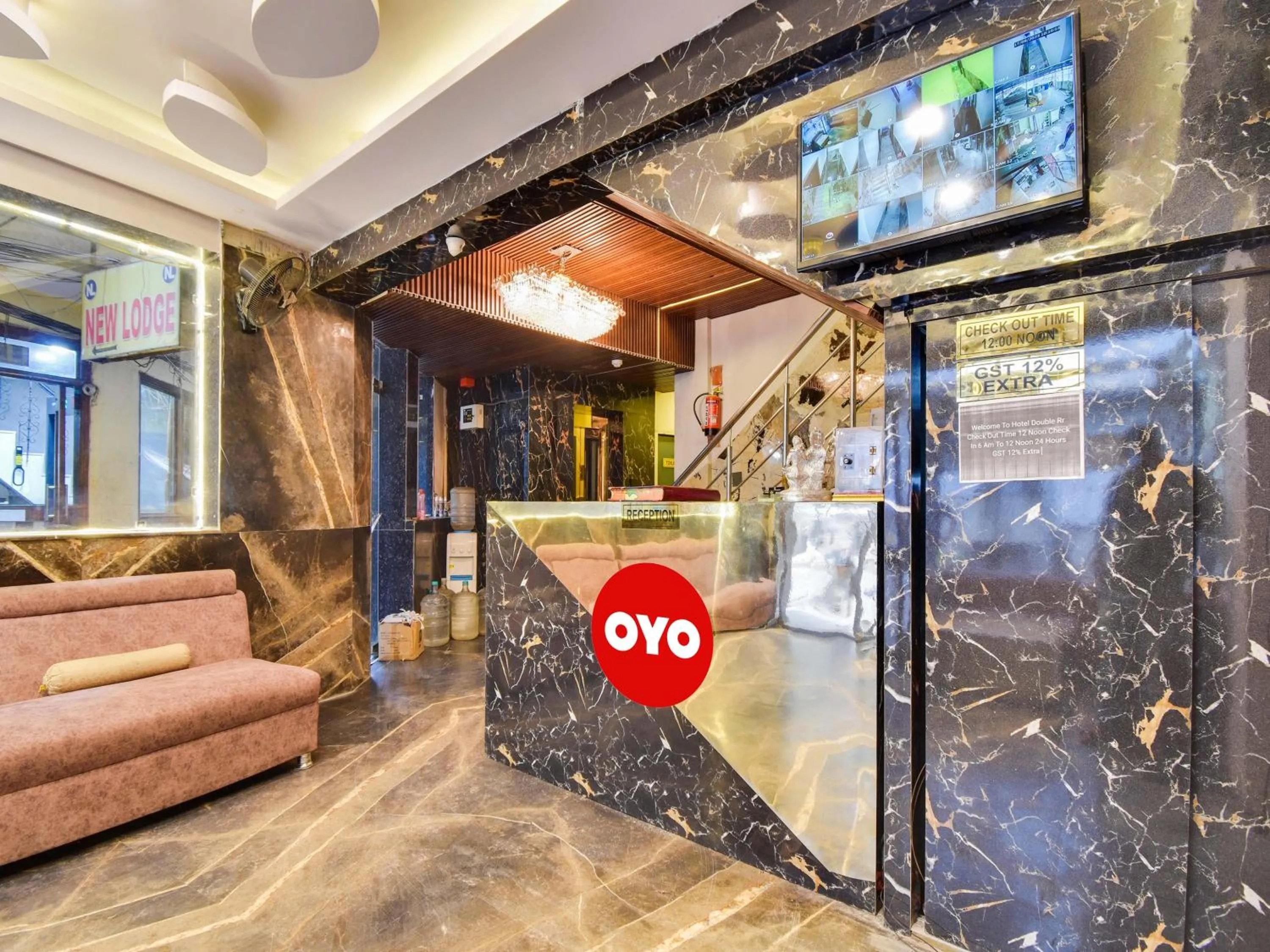 Lobby or reception in Hotel O Double RR