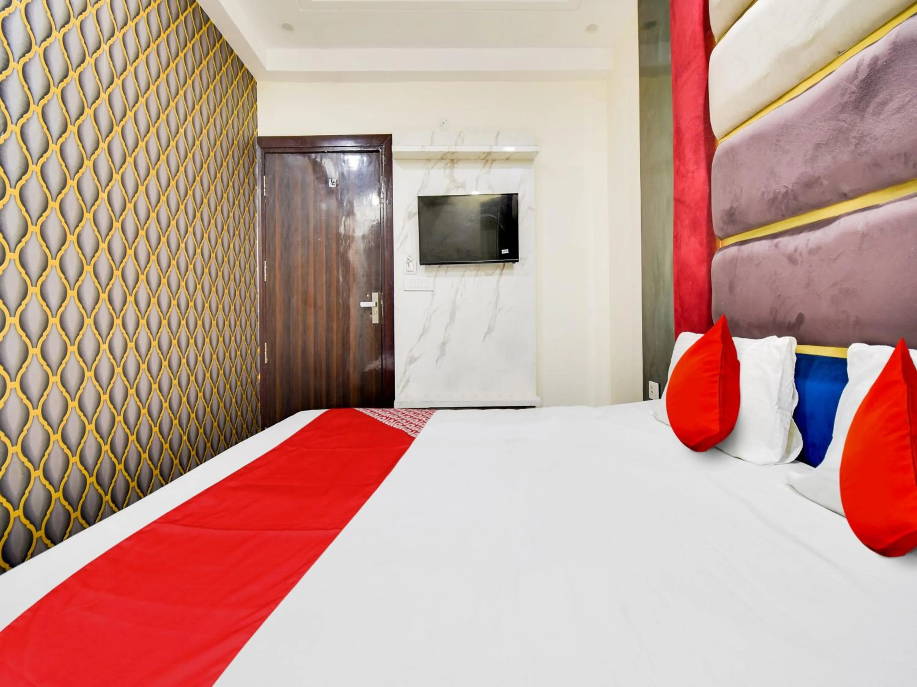 Facade/entrance in Hotel O Double RR