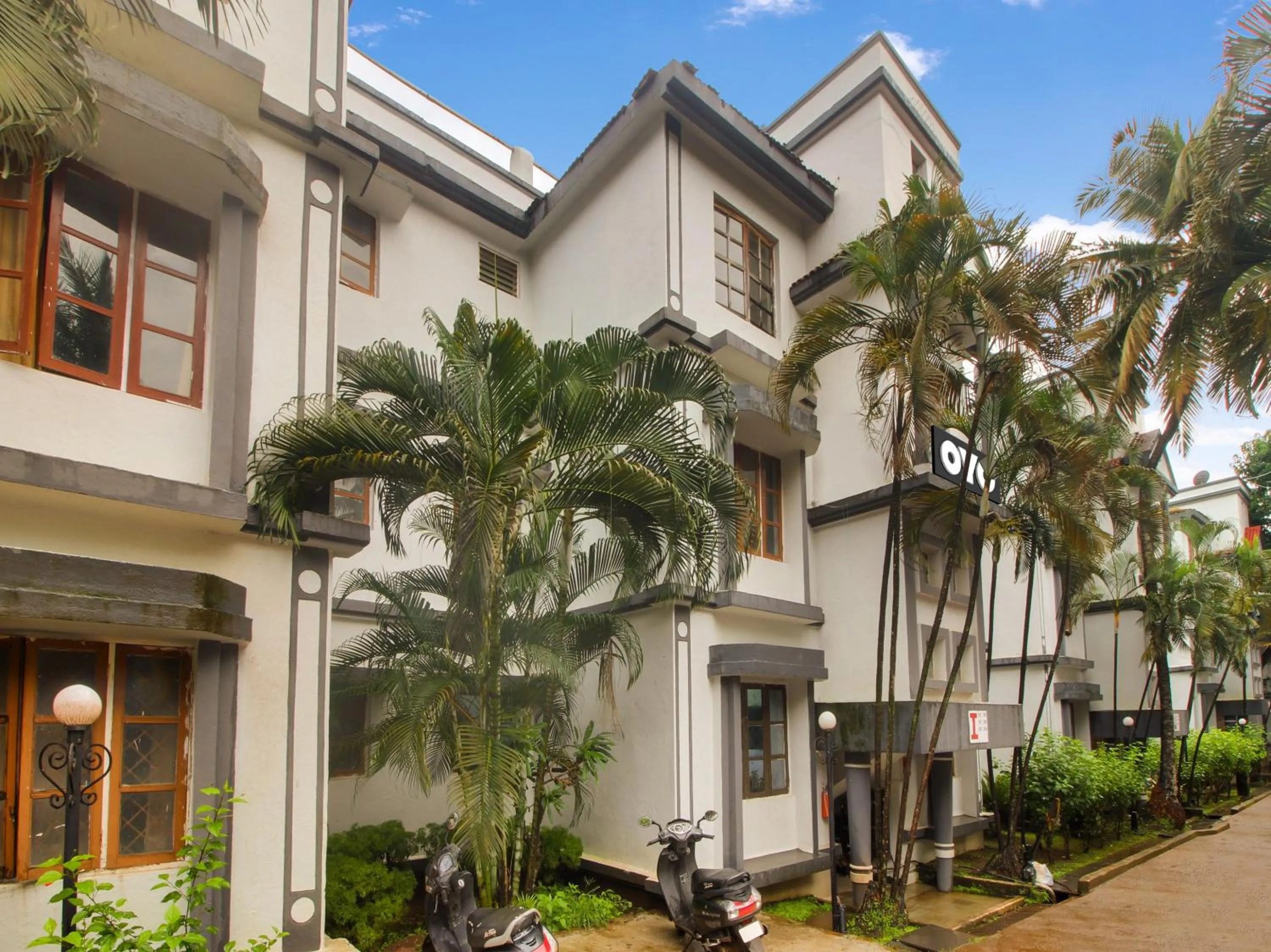 Facade/entrance in Collection O Maizons Lakeview Resort