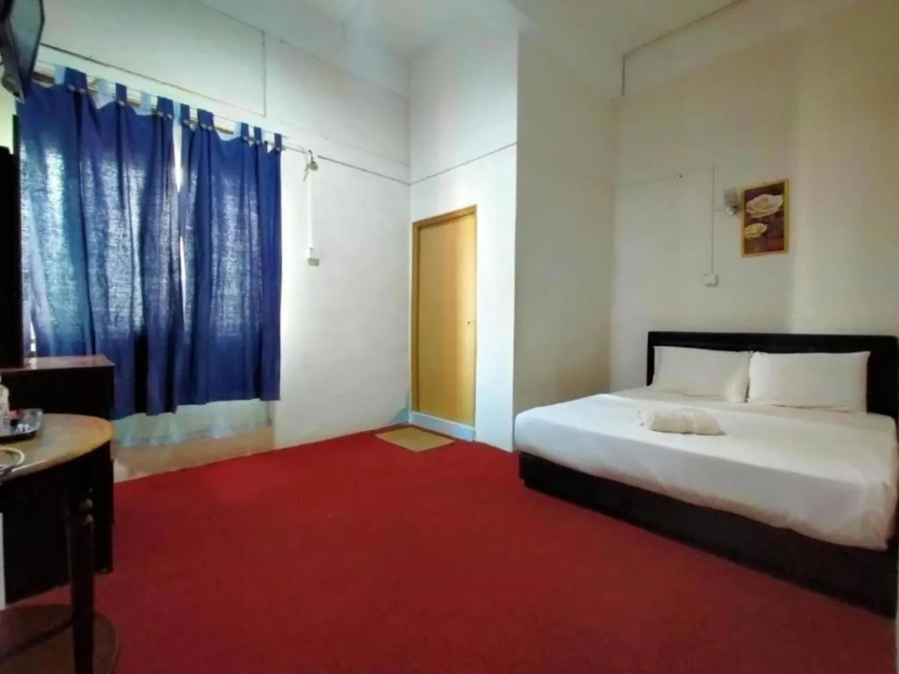 Photo of the whole room, Bed in Rz Gold Hotel Official Account