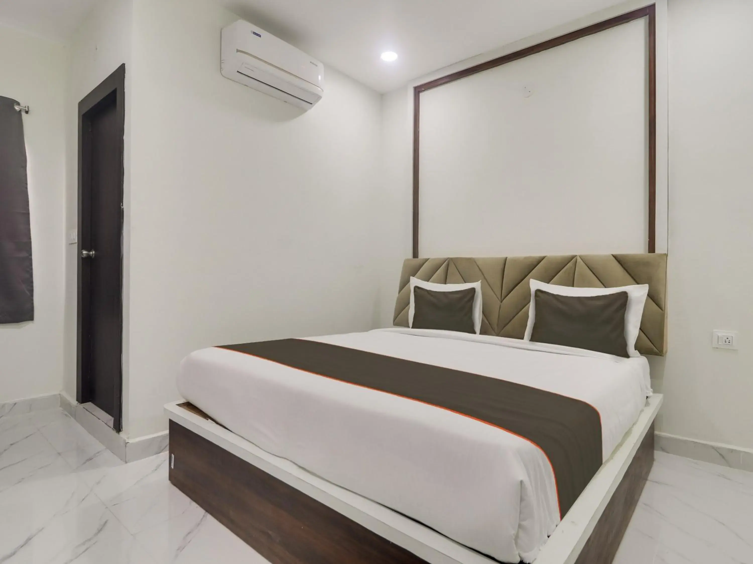 Standard Double Room - single occupancy in Collection O RB GRAND @ KOMPALLY Standard Double Room - single occupancy in Collection O RB GRAND @ KOMPALLY